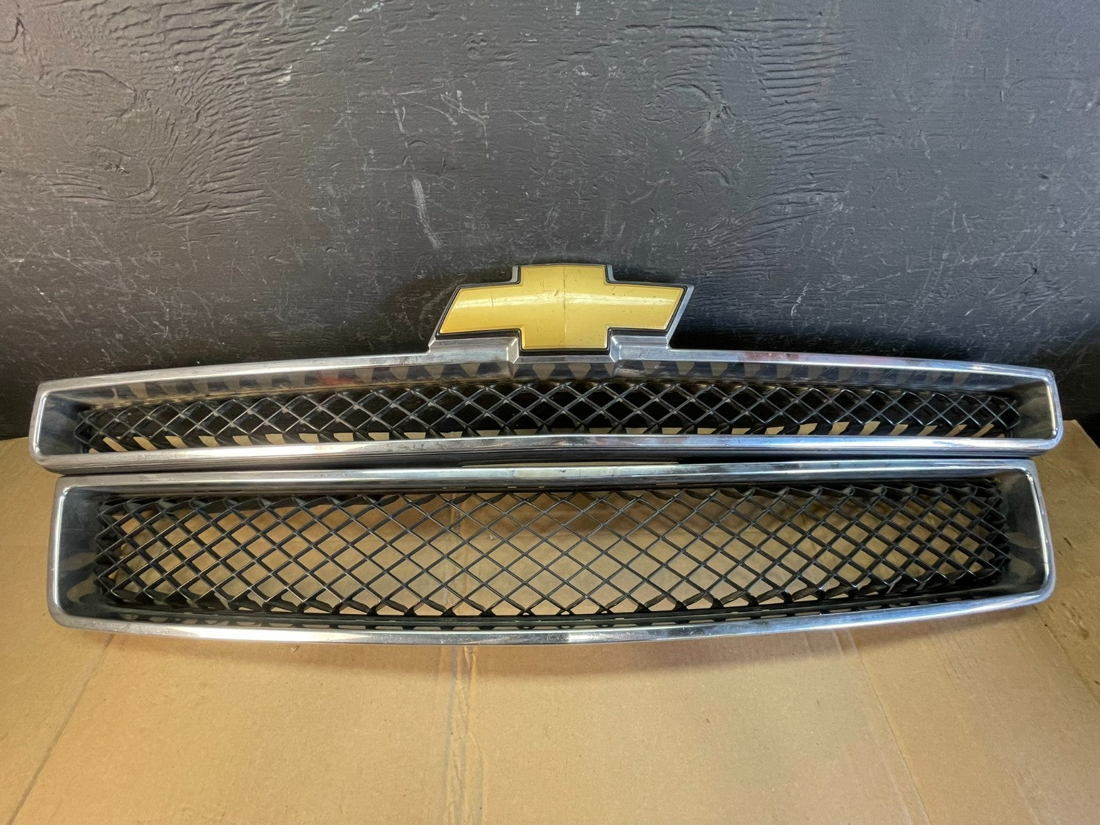 2007 to 2014 Chevrolet Tahoe Suburban Lower Upper Grill Grille Set ac5266 DG0