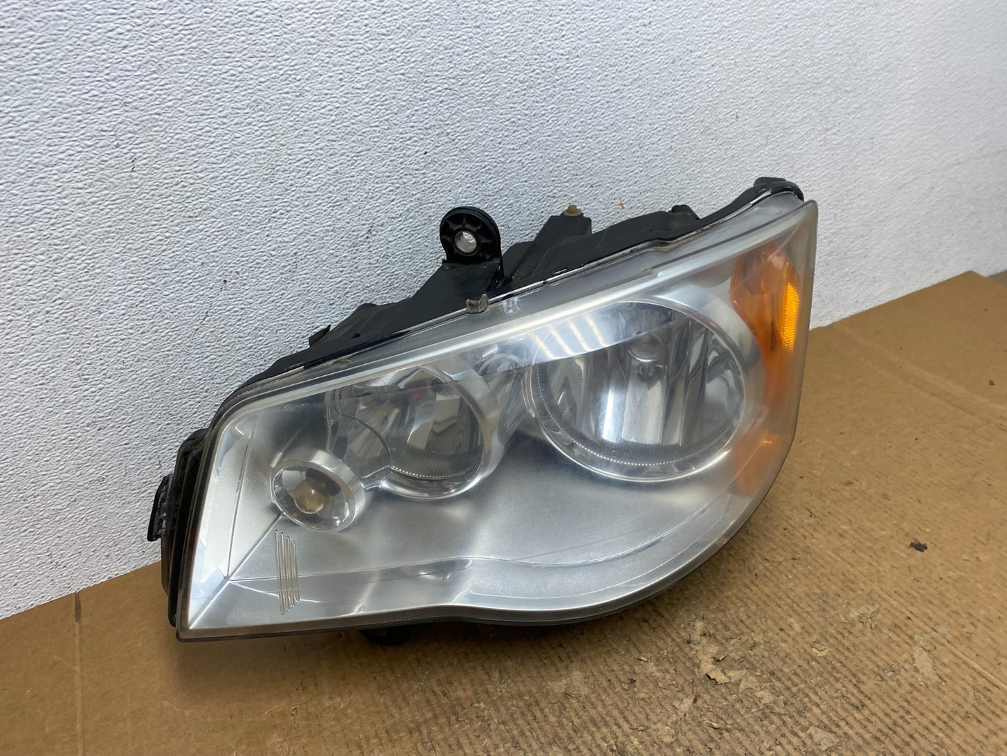 2008 to 2016 Chrysler Town and Country Left Driver Lh Side Headlight AE2796 DW2