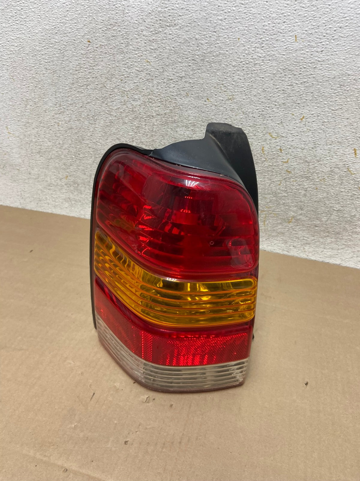 2001 to 2007 Ford Escape Left Driver Lh Side Tail Light AI1402 LK0
