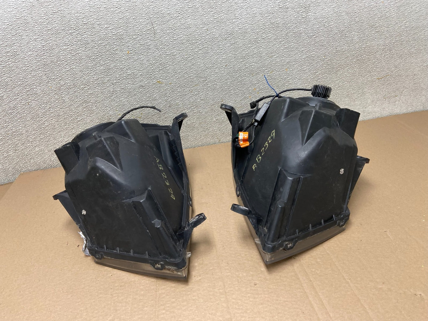 2008 to 2010 Dodge Caravan Left+Right Set Side Halogen Headlights AB2329 DW12