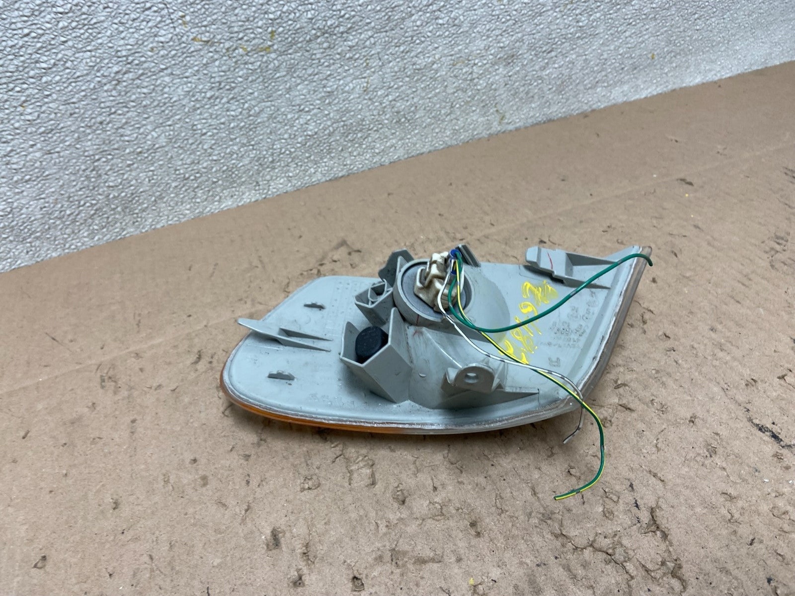 2001-2002 Toyota Corolla Right Passenger Turn Signal/Marker Light Oem Z6482 DW5