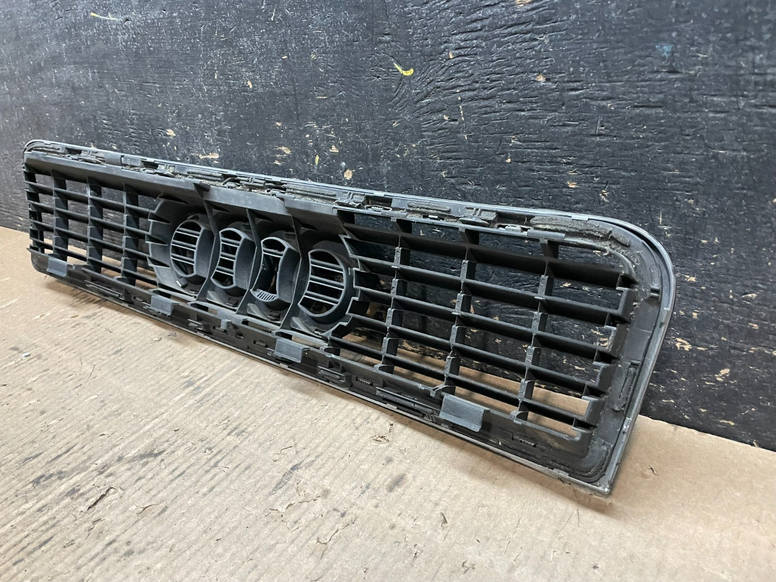 2002 to 2005 Audi A4 Upper Front Grill Grille OEM  Y1278 DG6