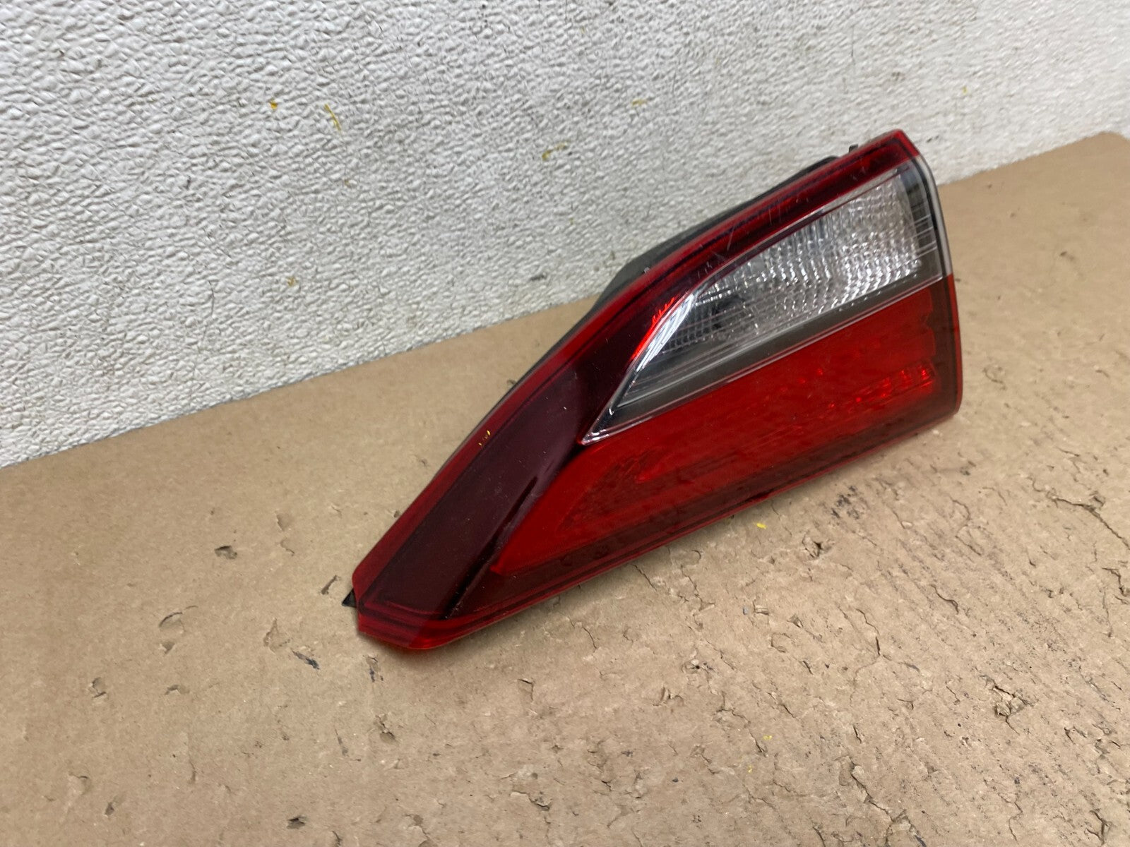2015 to 2017 Chrysler 200 Sedan Left Driver Side Inner Tail Light Oem i3951 DG2