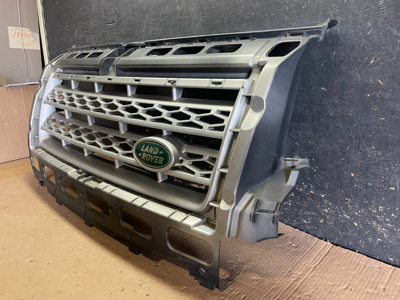 2008 to 2010 Land Rover LR2 Front Bumper Grille Grill OEM aa2213 DG2