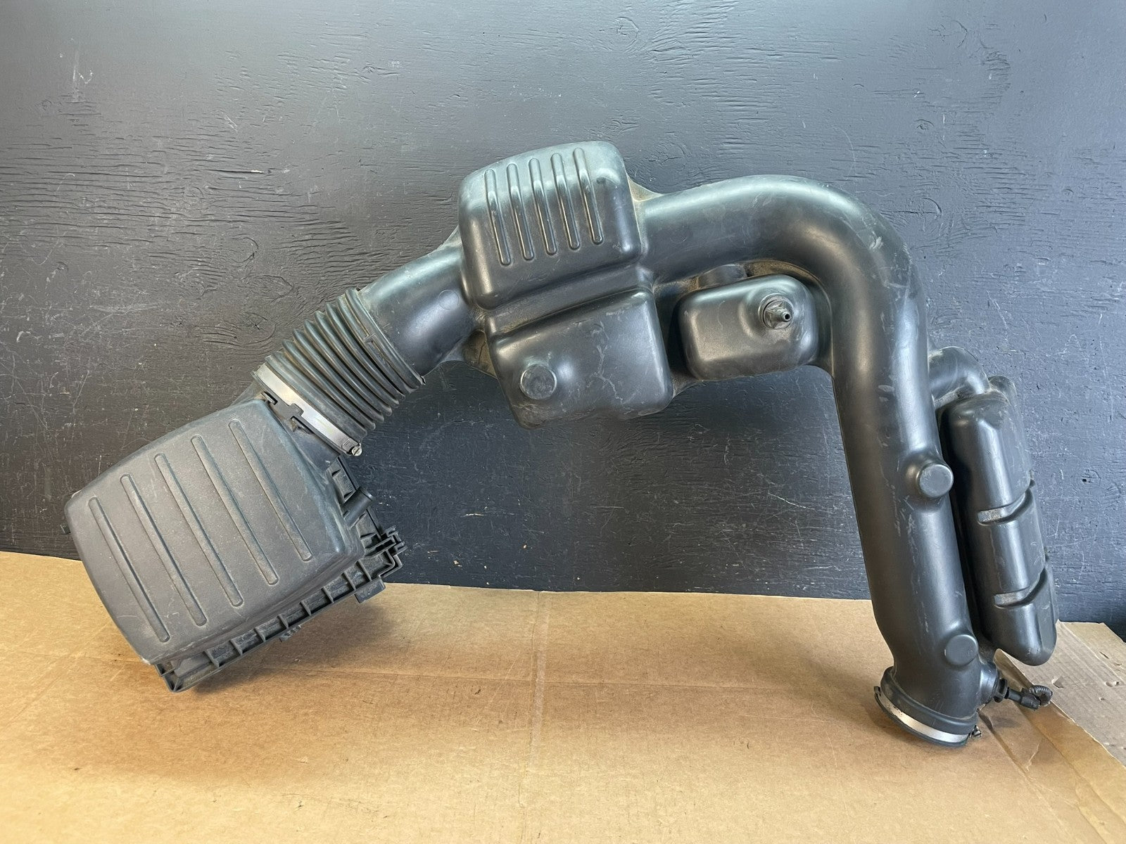 2011 - 2013 Dodge Durango 3.6L Resonator Air Intake Tube AE0892 DG0