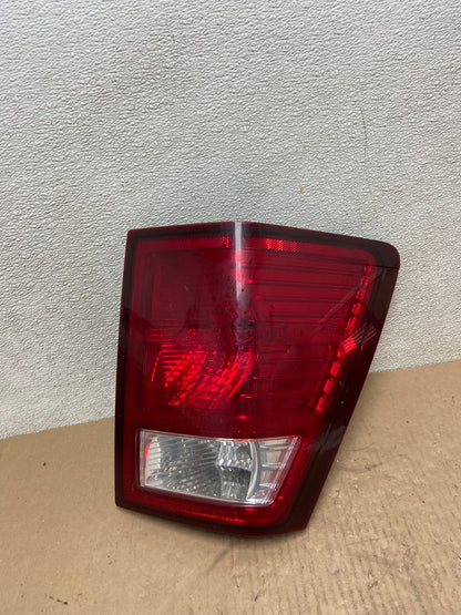2007 2008 2009 2010 Jeep Grand Cherokee Right Passenger Tail Light Oem AB6049 LK0
