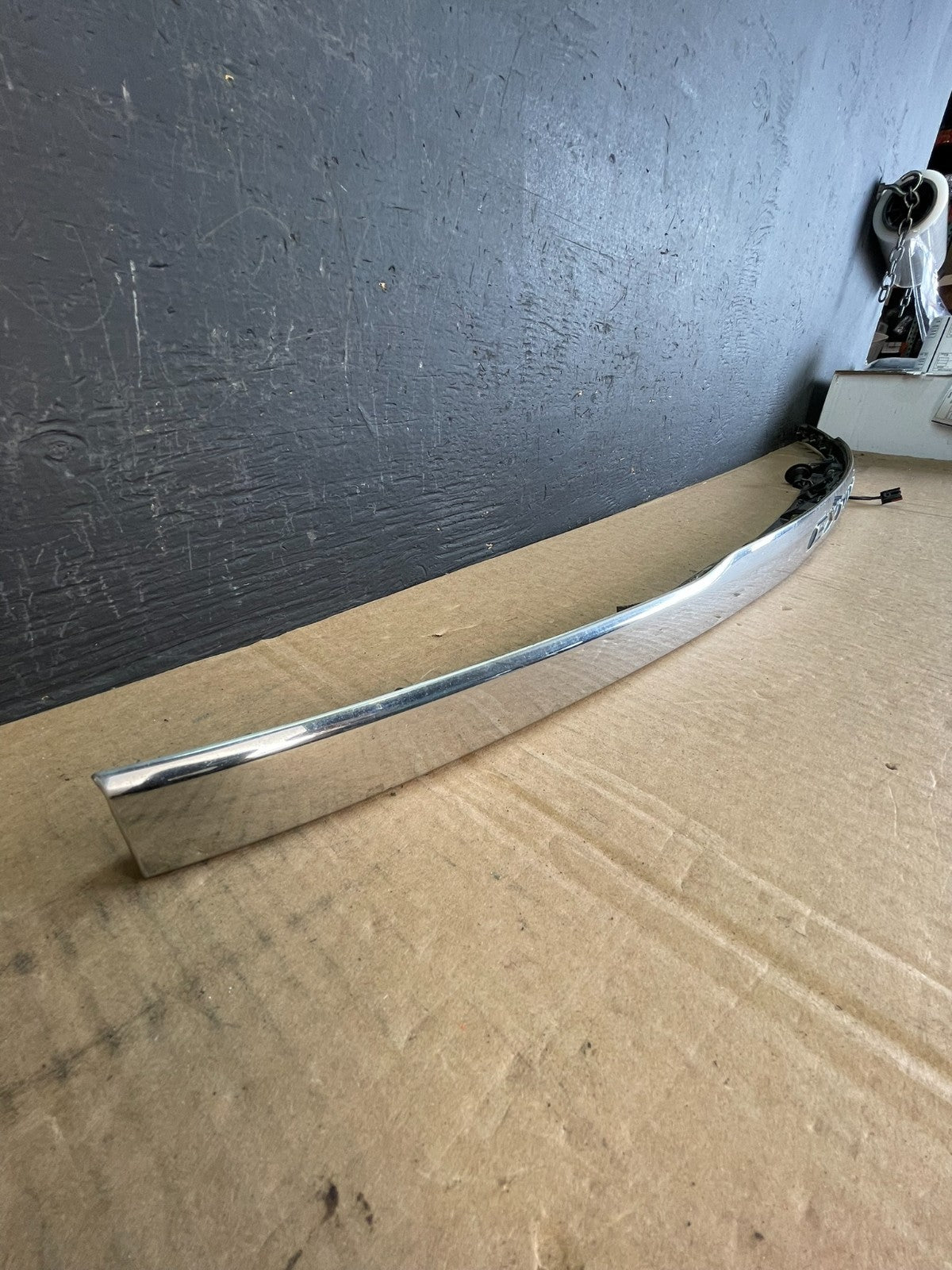 2011-2014 Ford Explorer Rear Tailgate Gate Trim Molding With Camera OE AD0301 DG2
