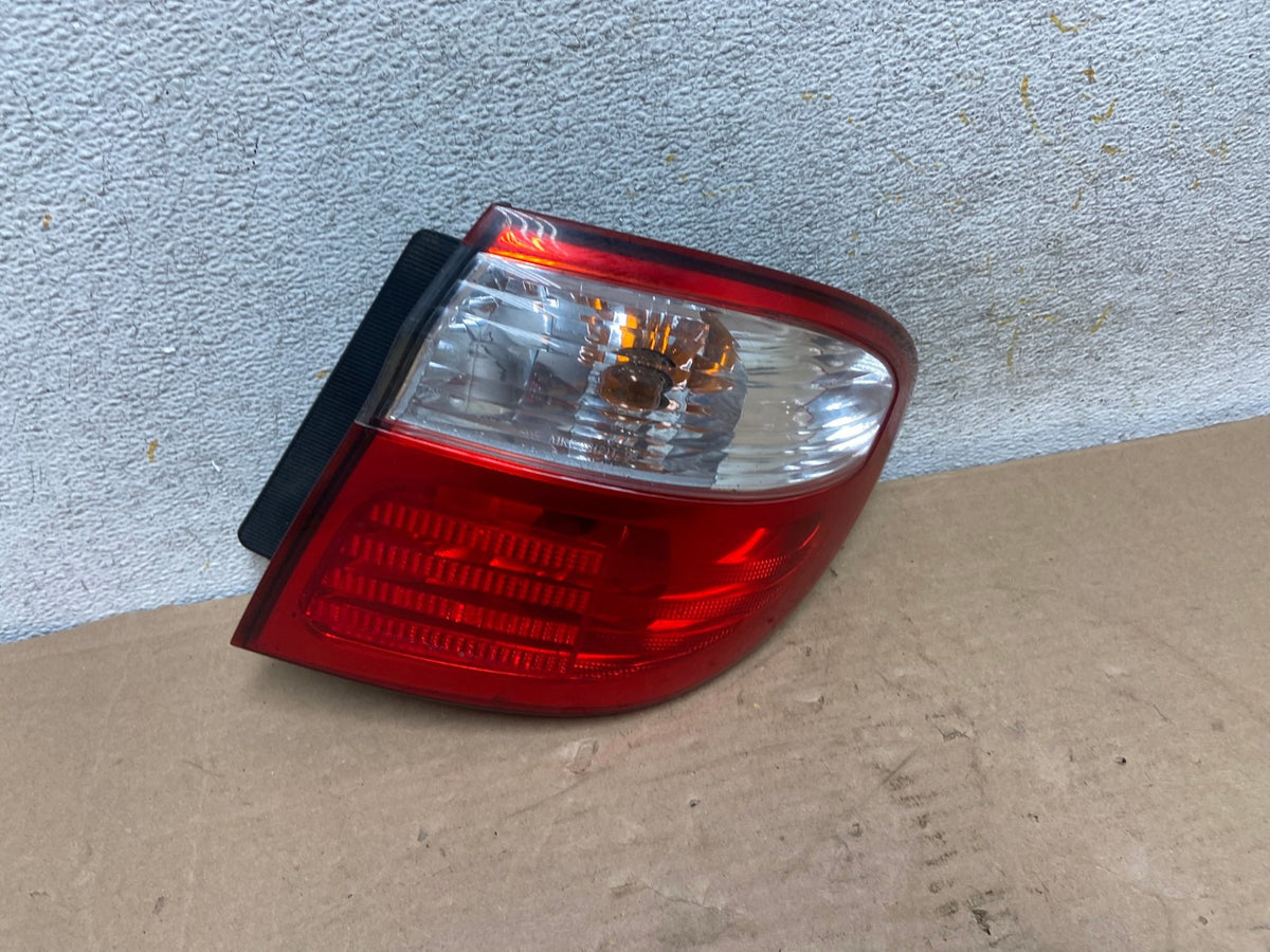 2000 - 2001 Infiniti i30 Right Passenger Rh Side Tail Light AH9452 LK0