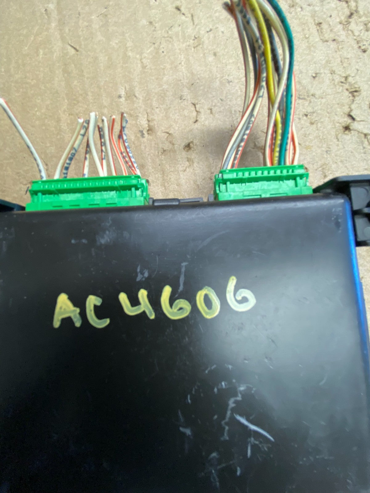 Volvo VNL 21919936-P05 Cab Control Module AC46064