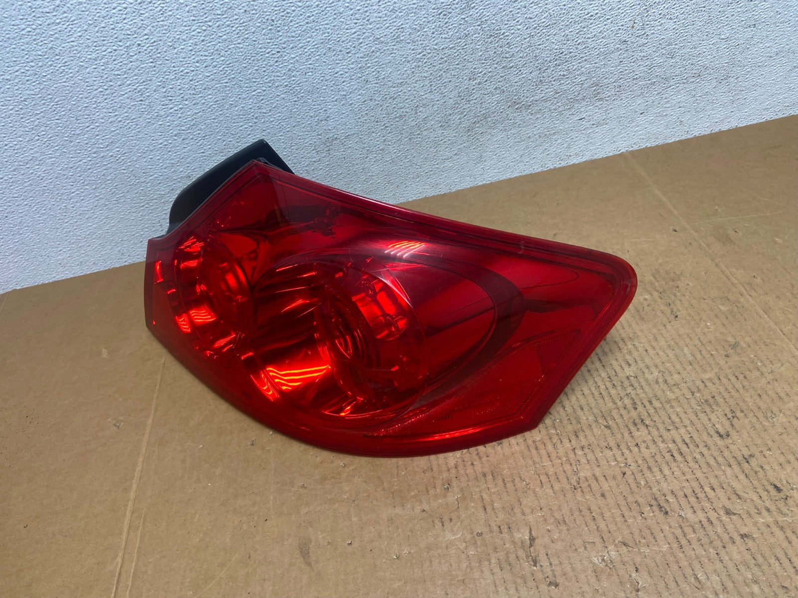 2007 to 2013 Infiniti G35 G37 Sedan Right Passenger Rh Tail Light AE0443 LK1