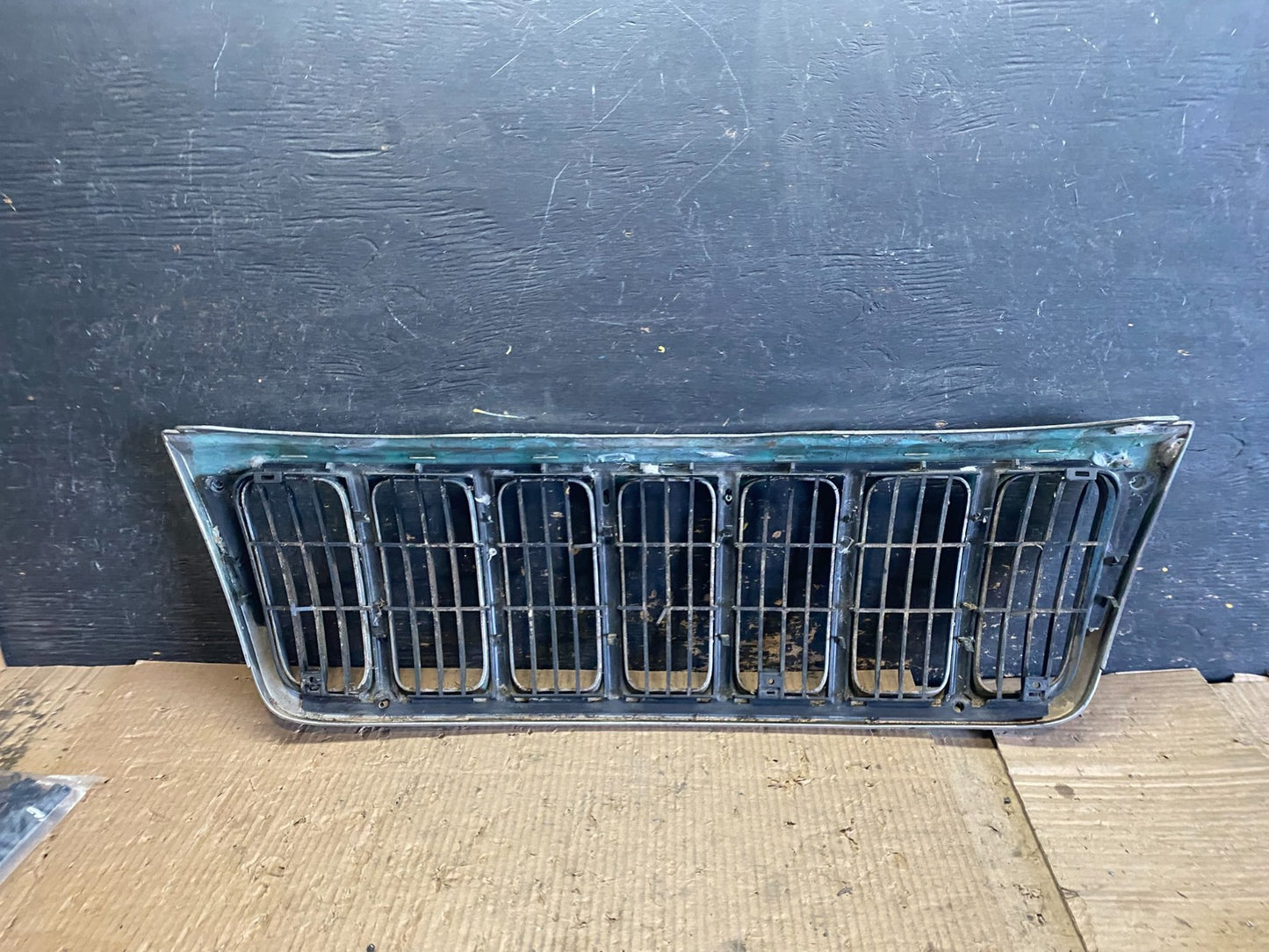 1999 to 2003 Jeep Grand Cherokee Front Upper Grill Grille Oem  x0070 DG4