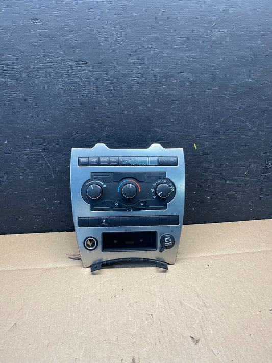 2005 2006 2007 Jeep Commander Grand Cherokee A/C Climate Control Bezel P3651 DG0