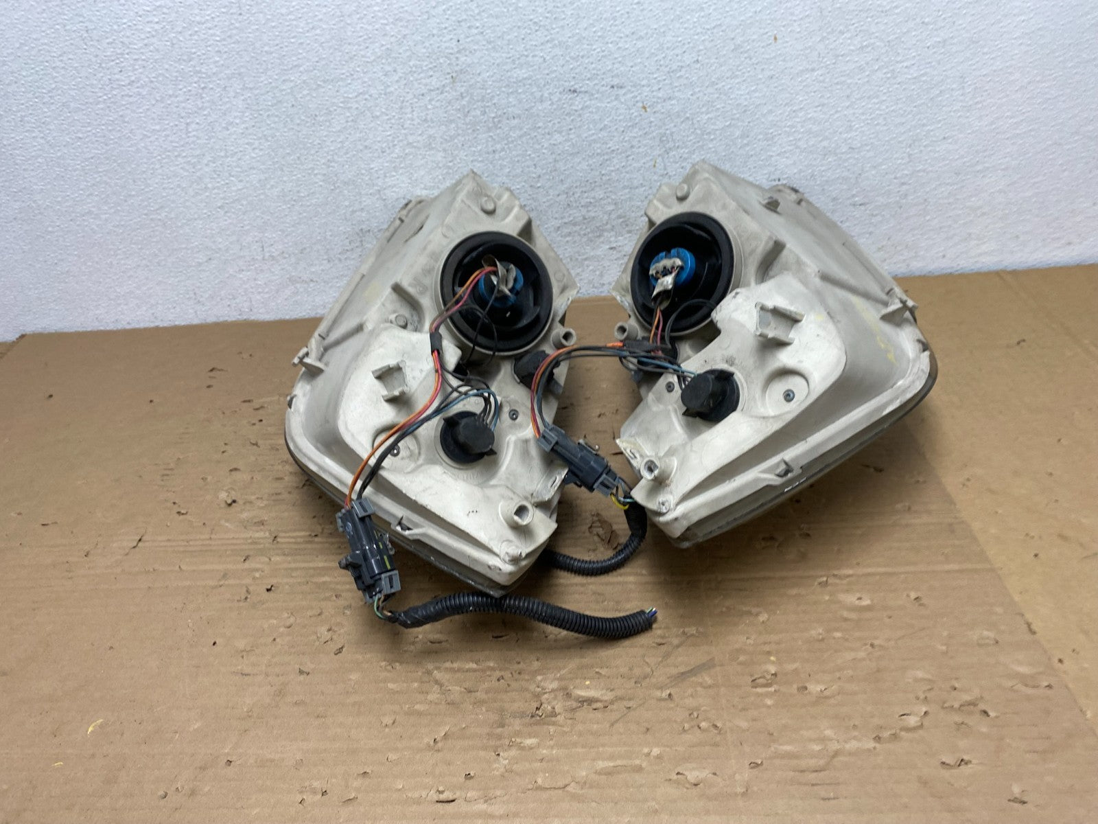 2005 - 2010 Chevrolet Cobalt Sedan Left+Right Headlights AD4374 DW11