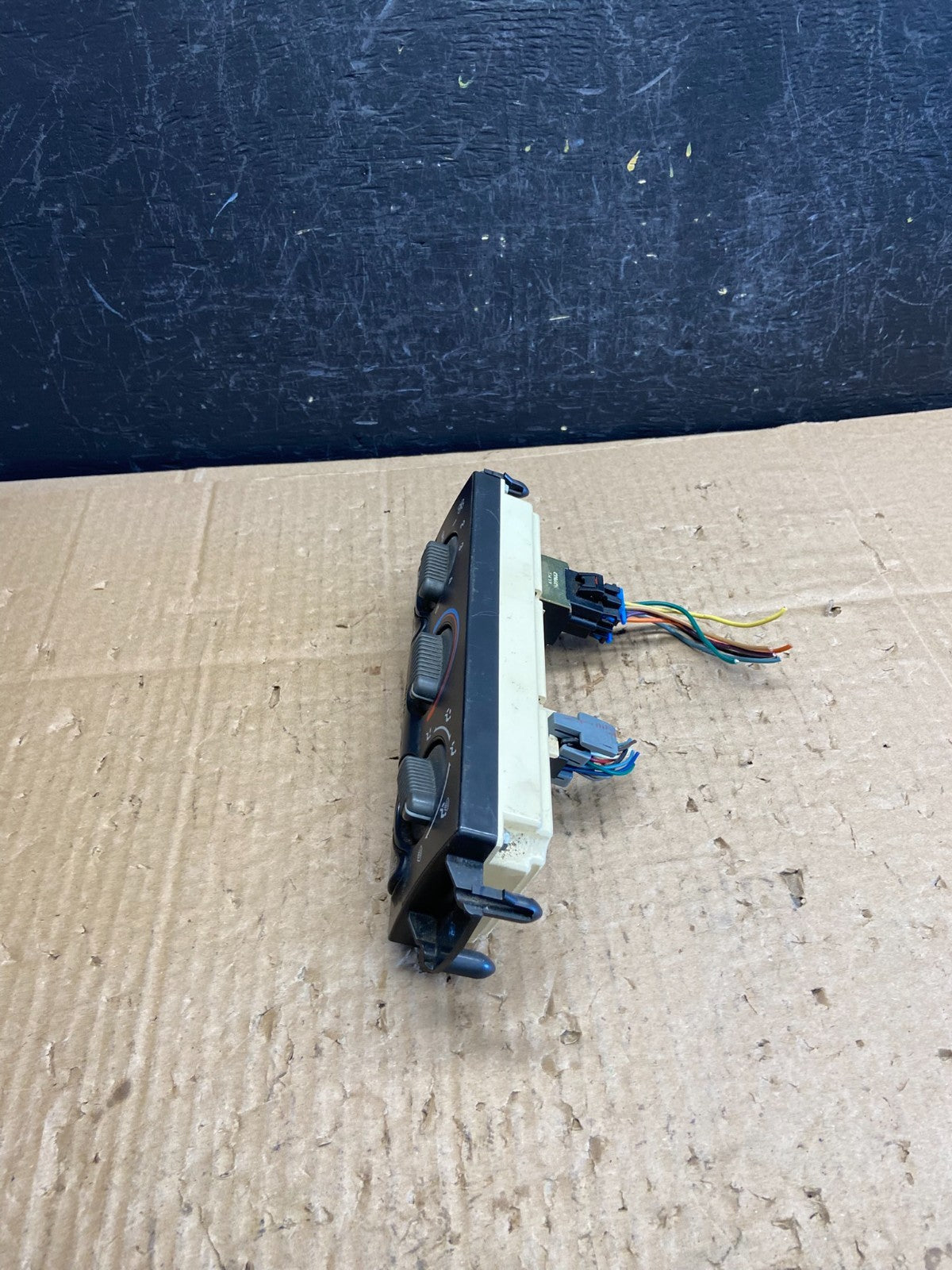 1999 to 2002 Chevrolet Silverado HVAC Heater Climate Control Module AD1859 DG2
