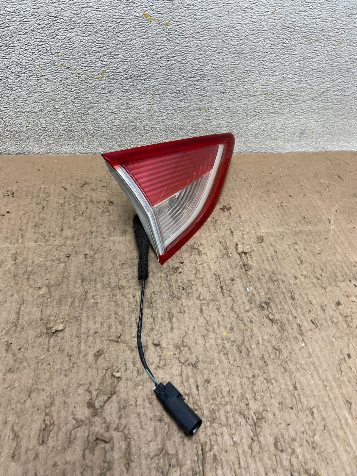 2013 to 2016 Ford Escape Left Driver LH Side Inner Tail Light OEM Y4744 PS1