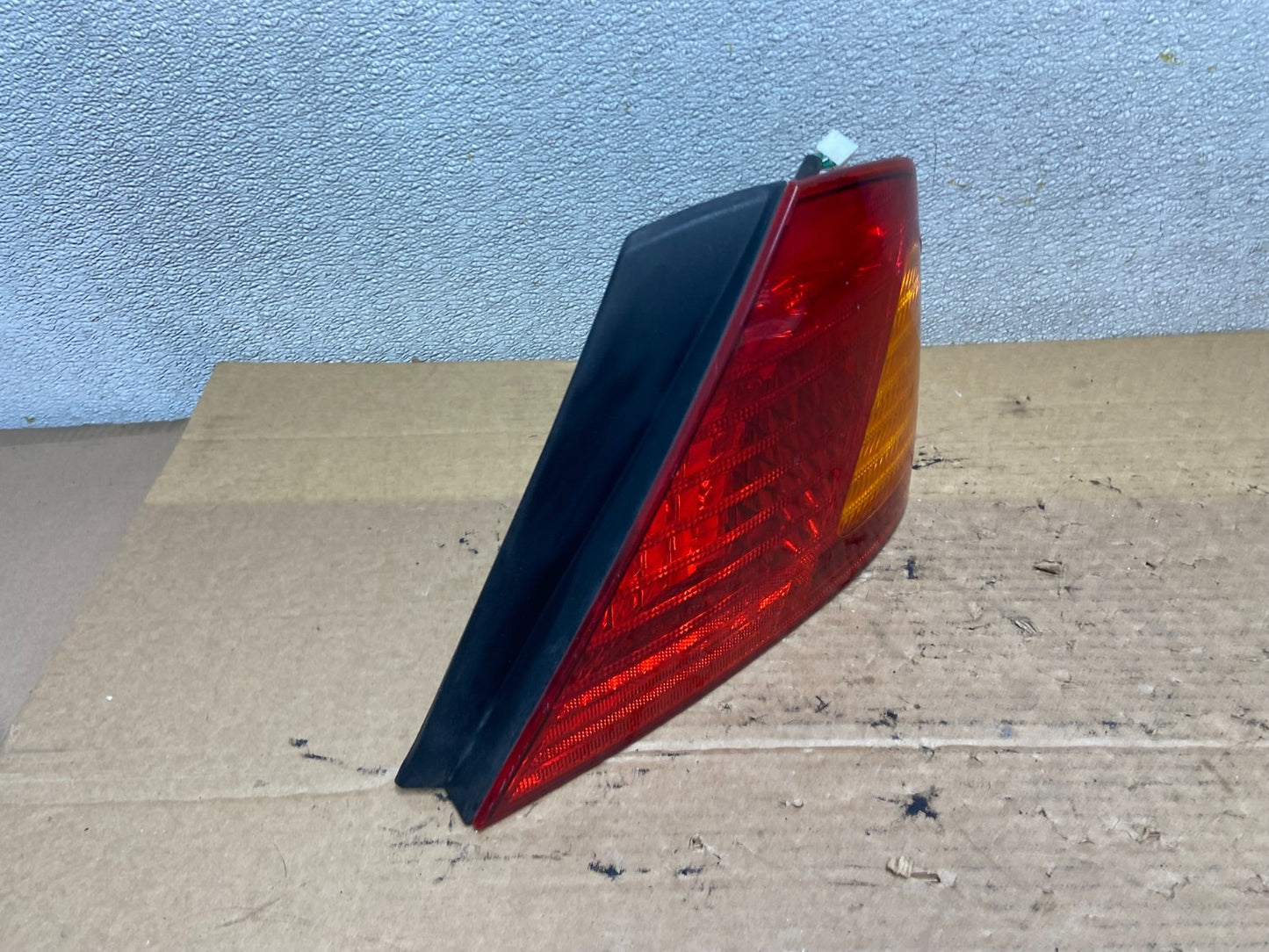 2000 2001 2002 Toyota Avalon Right Passenger Rh Side Tail Light OEM AB3350 LK2