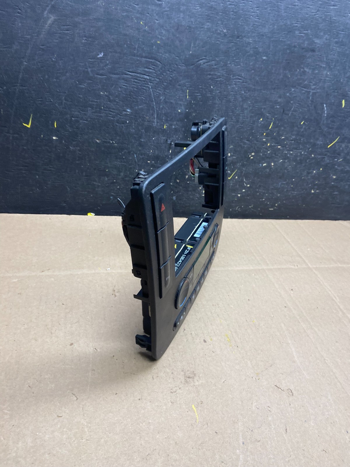 2004 to 2007 Ford Freestyle Monterey Climate Control Radio Bezel Trim T9231 DG1