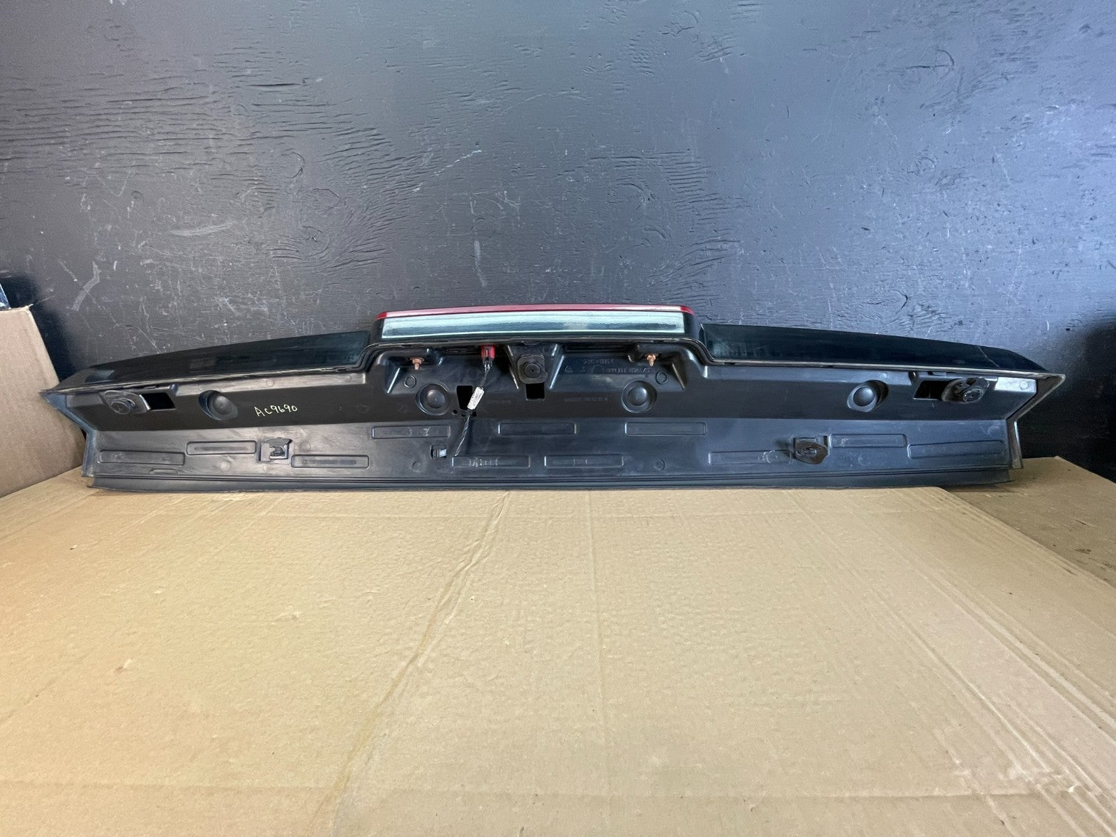 2007-2014 Chevrolet Tahoe Suburban Yukon Spoiler Wing 3rd Brake Light AC9690 DG5