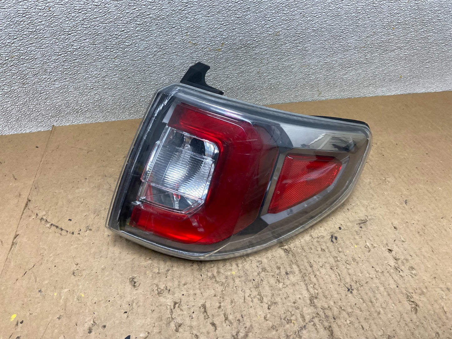 2013 to 2016 GMC Acadia Right Passenger RH Side Tail Light AA0162 DW0