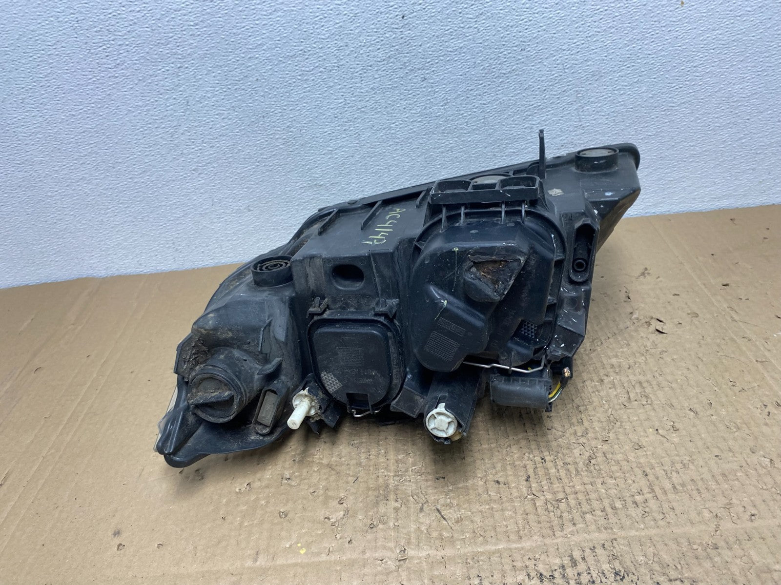 2009-2011 BMW 3 Series 328i 4/D Sedan Headlight Halogen Right Passenger AC41476