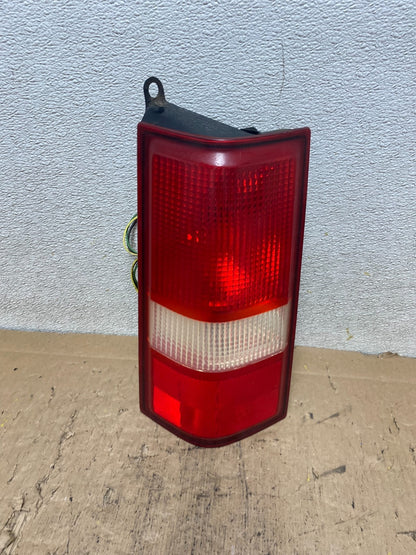 2003 to 2017 Chevrolet Express 1500 Left Driver Side Tail Light Oem S1805 DW0