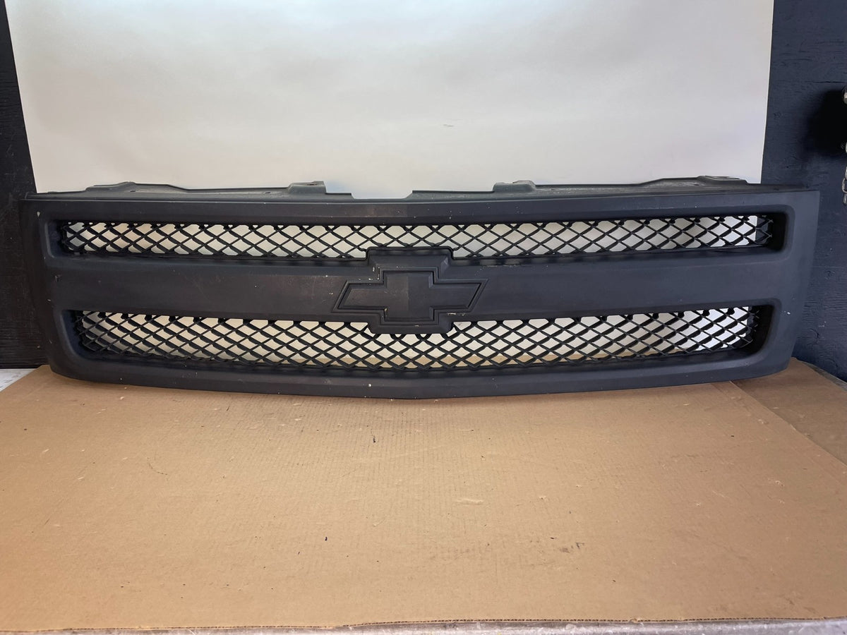 2007 to 2013 Chevrolet Silverado 1500 Front Chrome Grille Grill AI4216 DG0