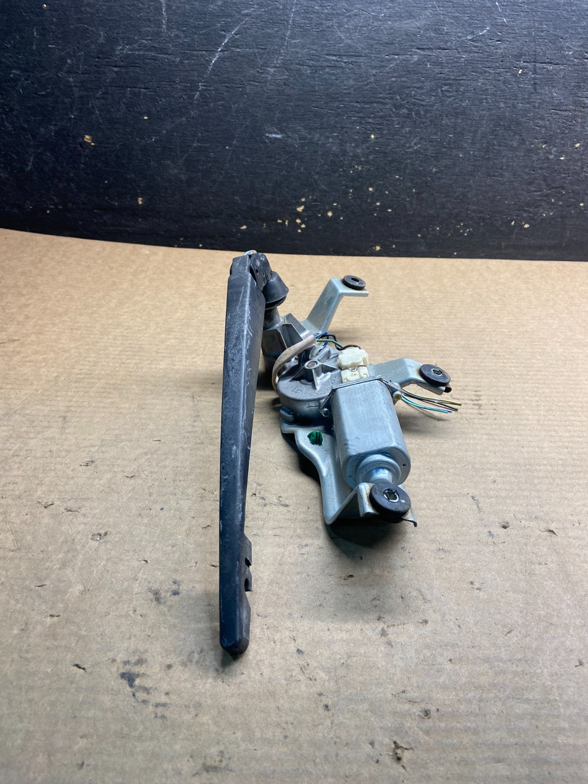 2005 to 2009 Subaru Legacy Outback Rear Windshield Wiper Motor AA06372