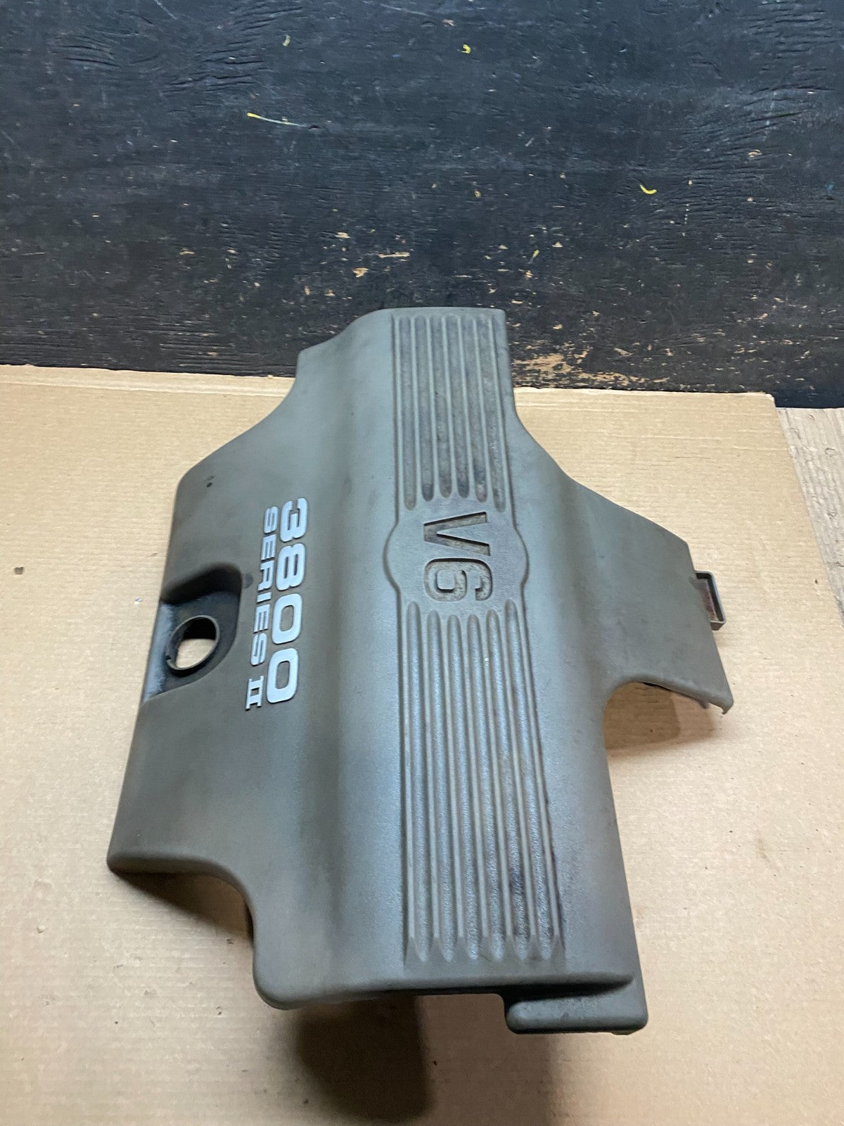 1998 to 2002 Buick Park Avenue Lesabre 3.8L Engine Motor Cover V9320 DG2