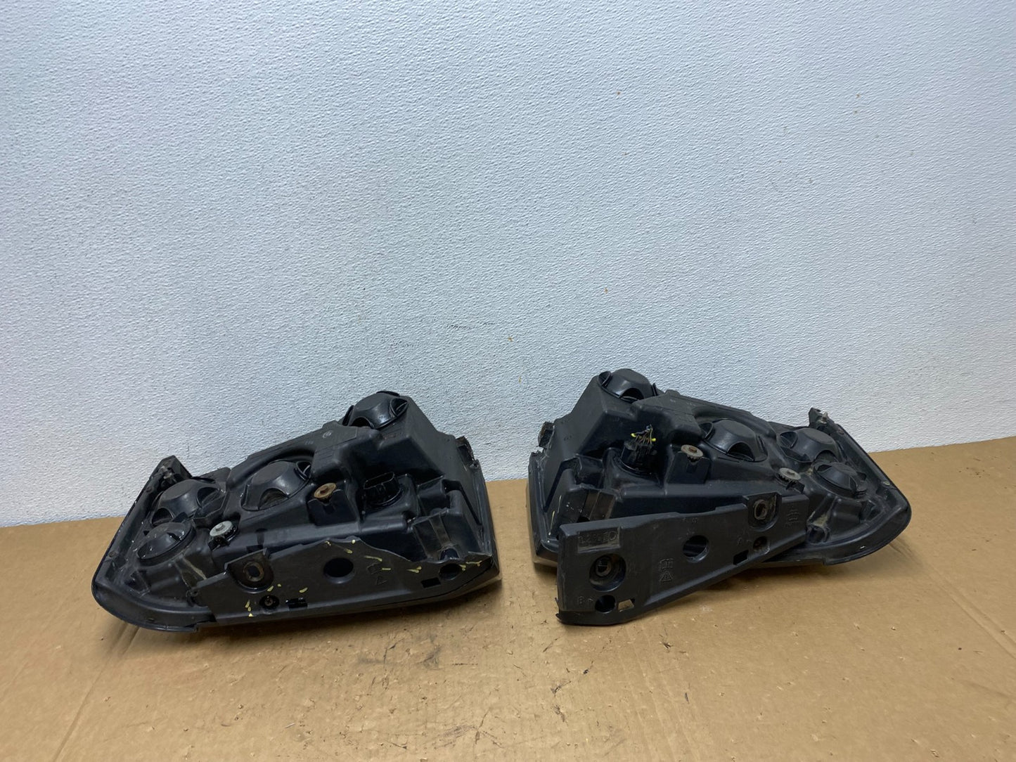 2003-2004 Land Rover Discovery Left+Right Set Halogen Headlights AD3044 DG12