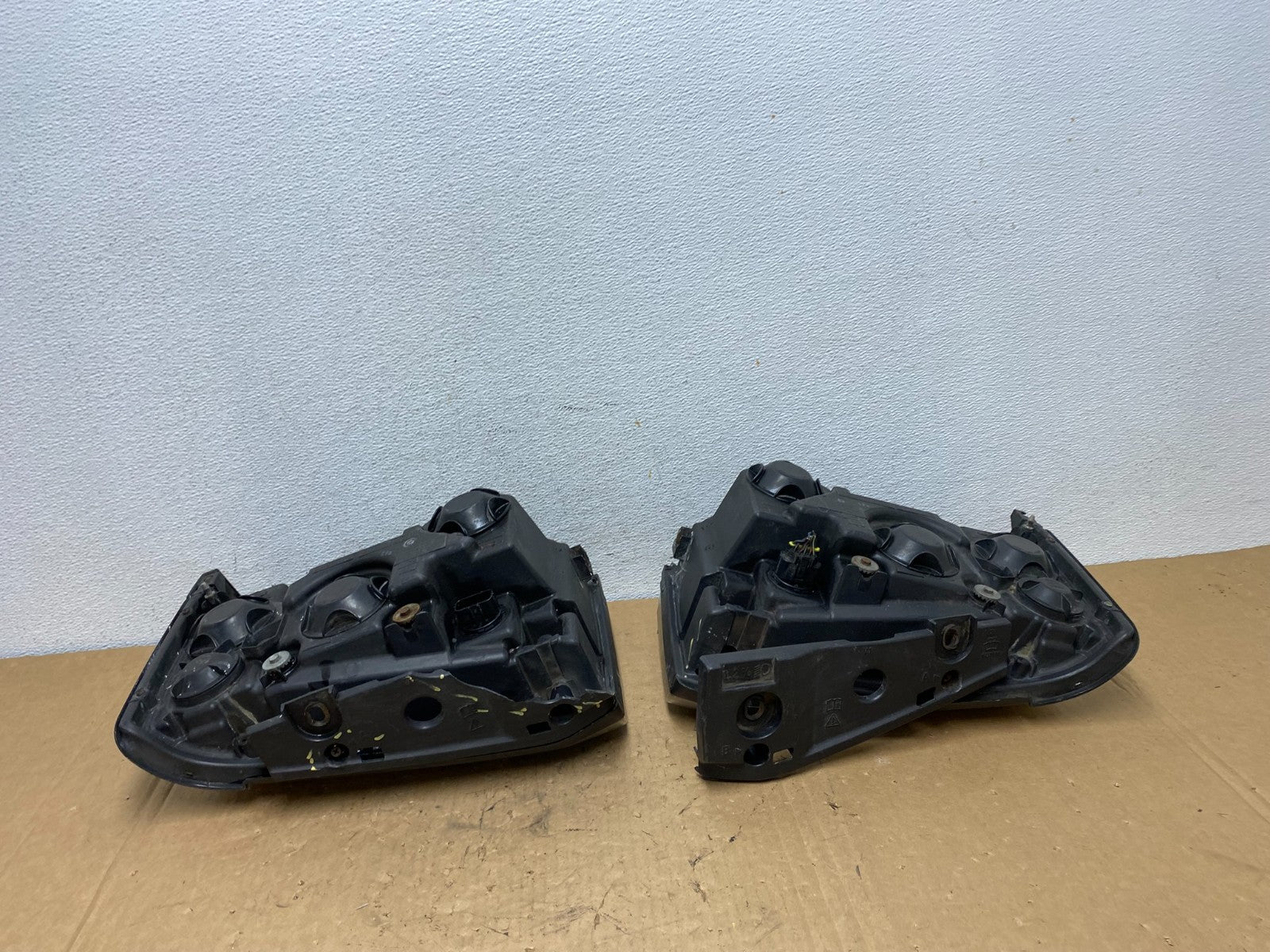 2003-2004 Land Rover Discovery Left+Right Set Halogen Headlights AD3044 DG12