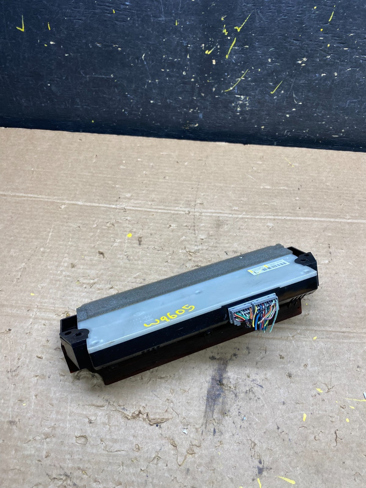 2003-2004 Infiniti G35 Sedan Dash Board Center Information Display w9605 DG3