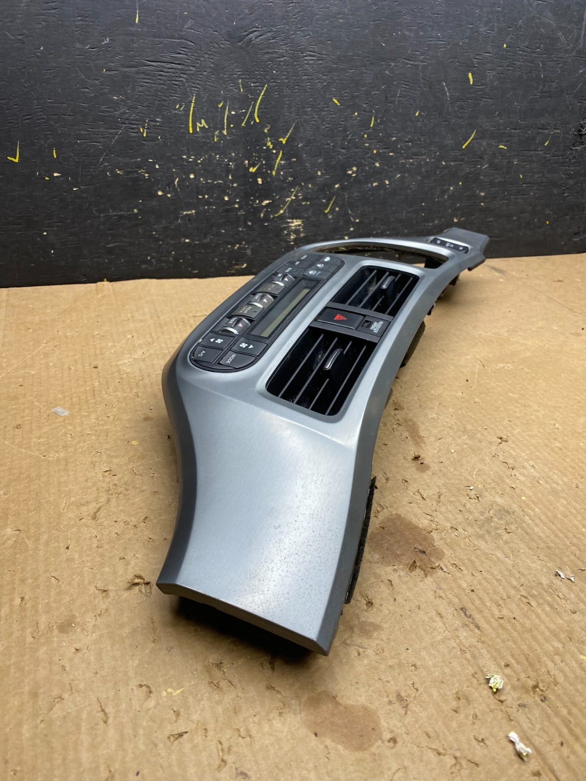 2005 to 2010 Honda Odyssey  Radio Climate Control Dash Trim Bezel Z4473 DG2