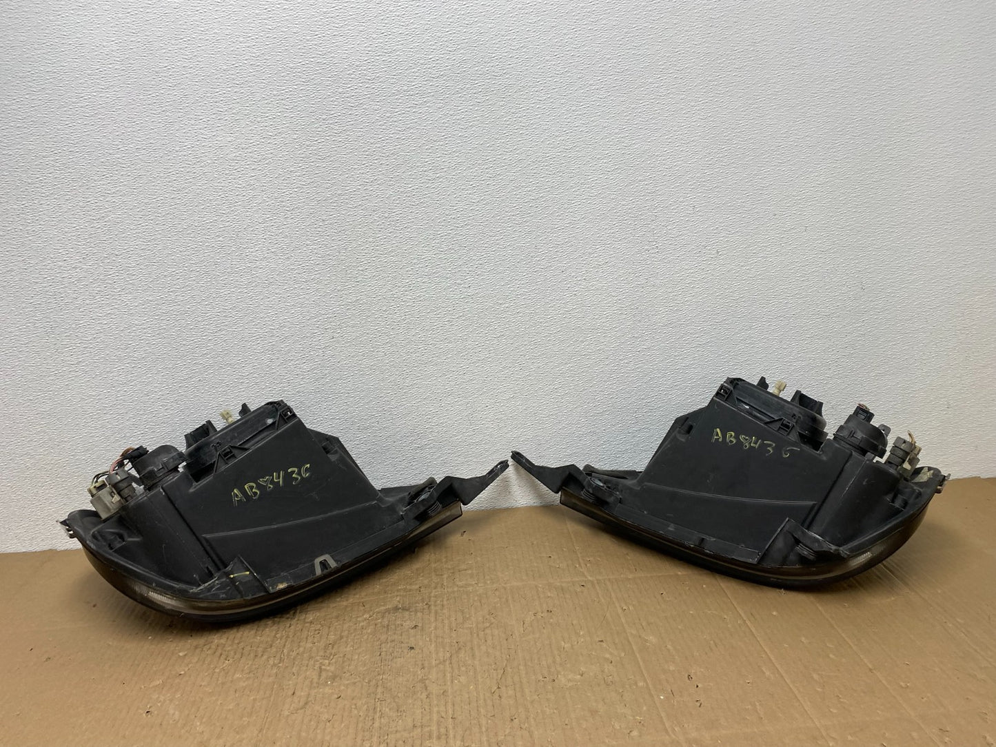 1998 to 2001 Mercedes ML320 ML-Class Left+Right Xenon Black Headlights AB8436 DG11