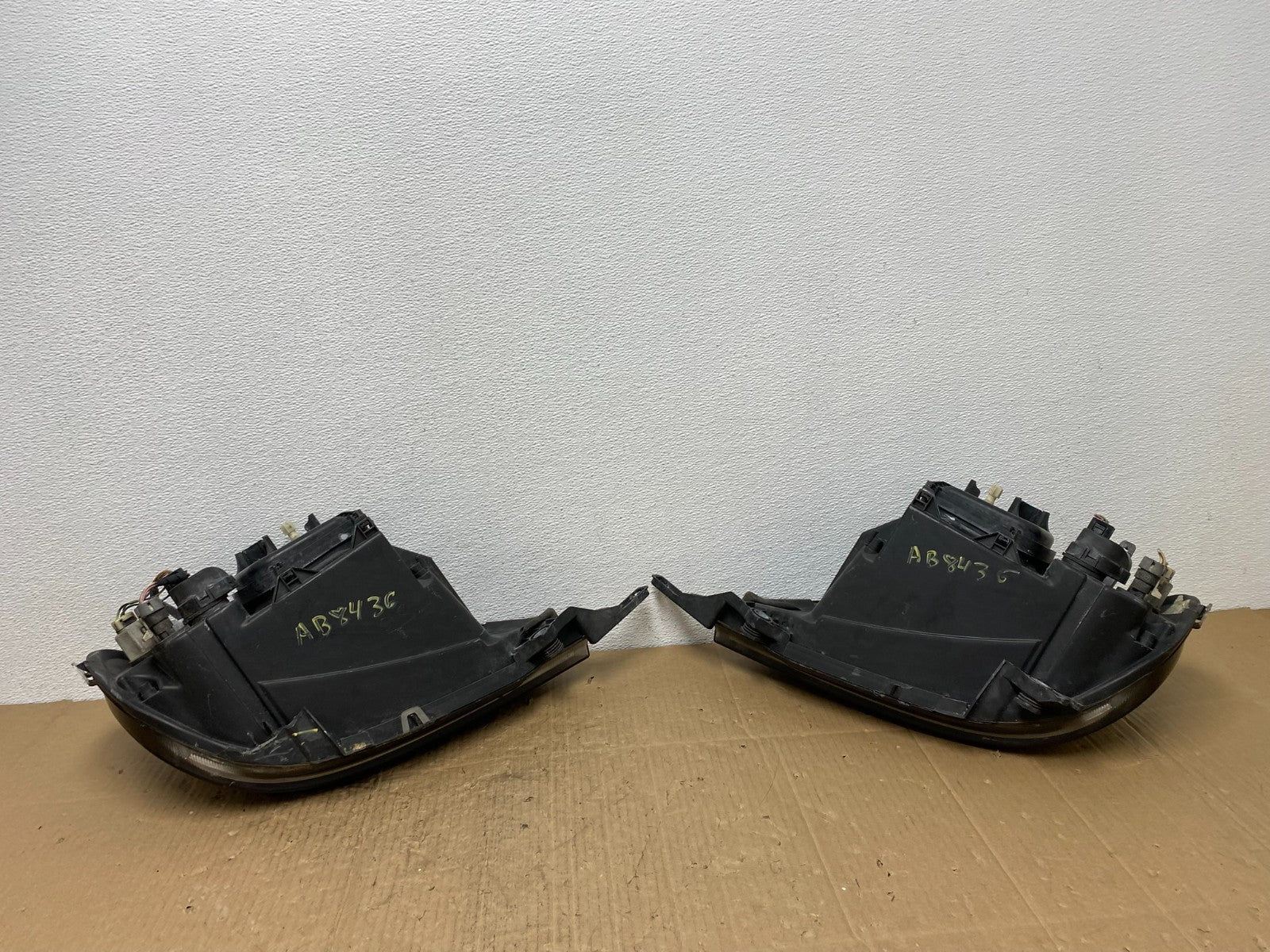 1998 to 2001 Mercedes ML320 ML-Class Left+Right Xenon Black Headlights AB8436 DG11