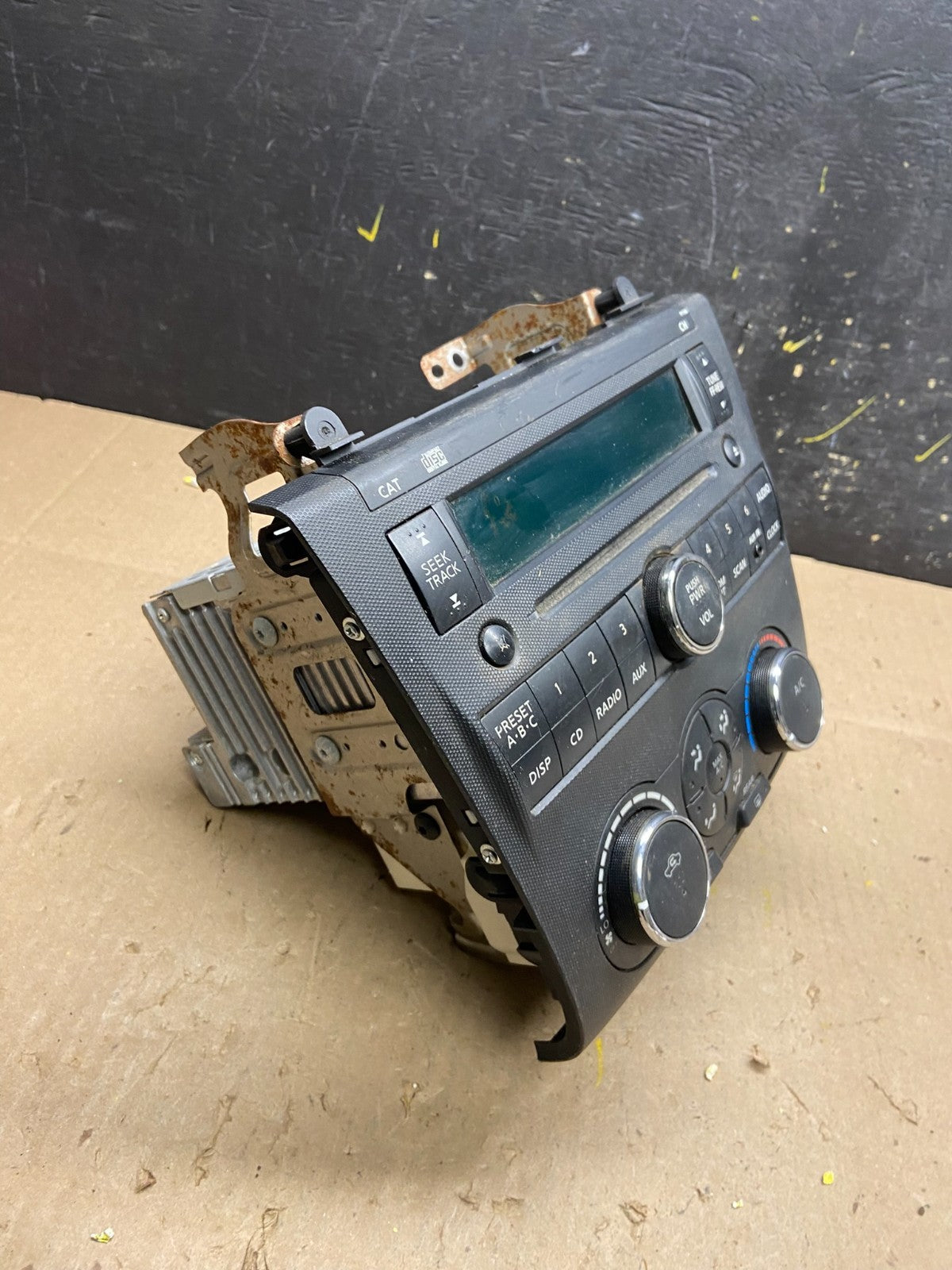 2007 to 2009 Nissan Altima Radio Cd Mp3 Player AUX Climate Control U3161 DG2