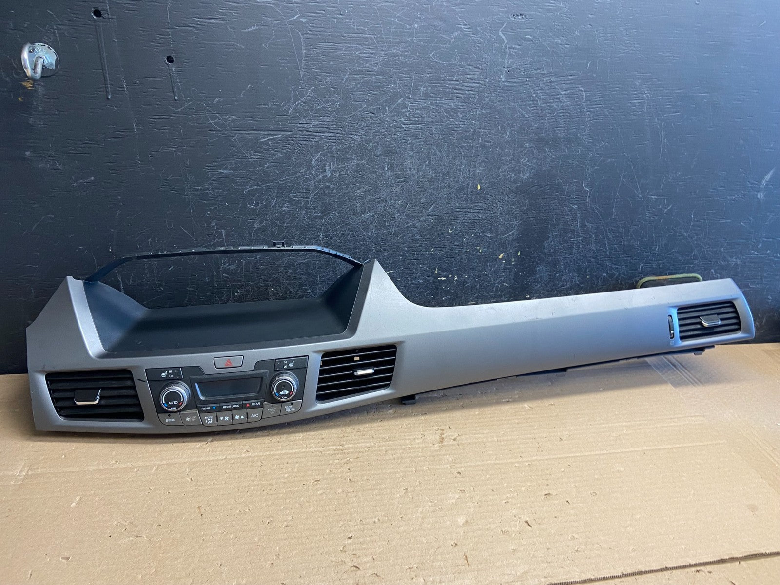 2011-2014 Honda Odyssey Dash Climate Control A/C Cluster Trim Bezel OE AG0381 DG0