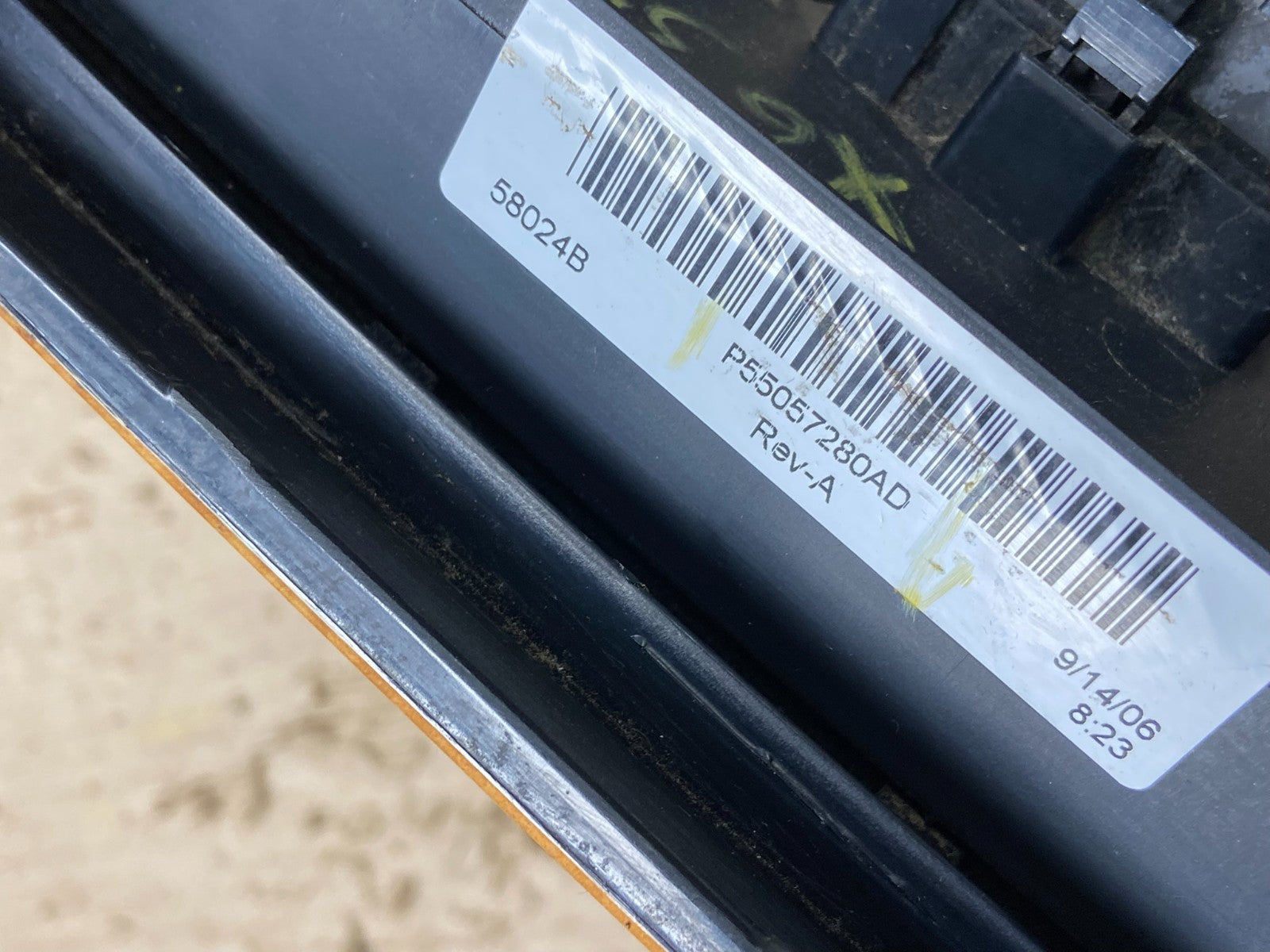 2005-2009 Dodge Durango Heat AC Climate Temperature Control Radio Bezel X6354 DG7
