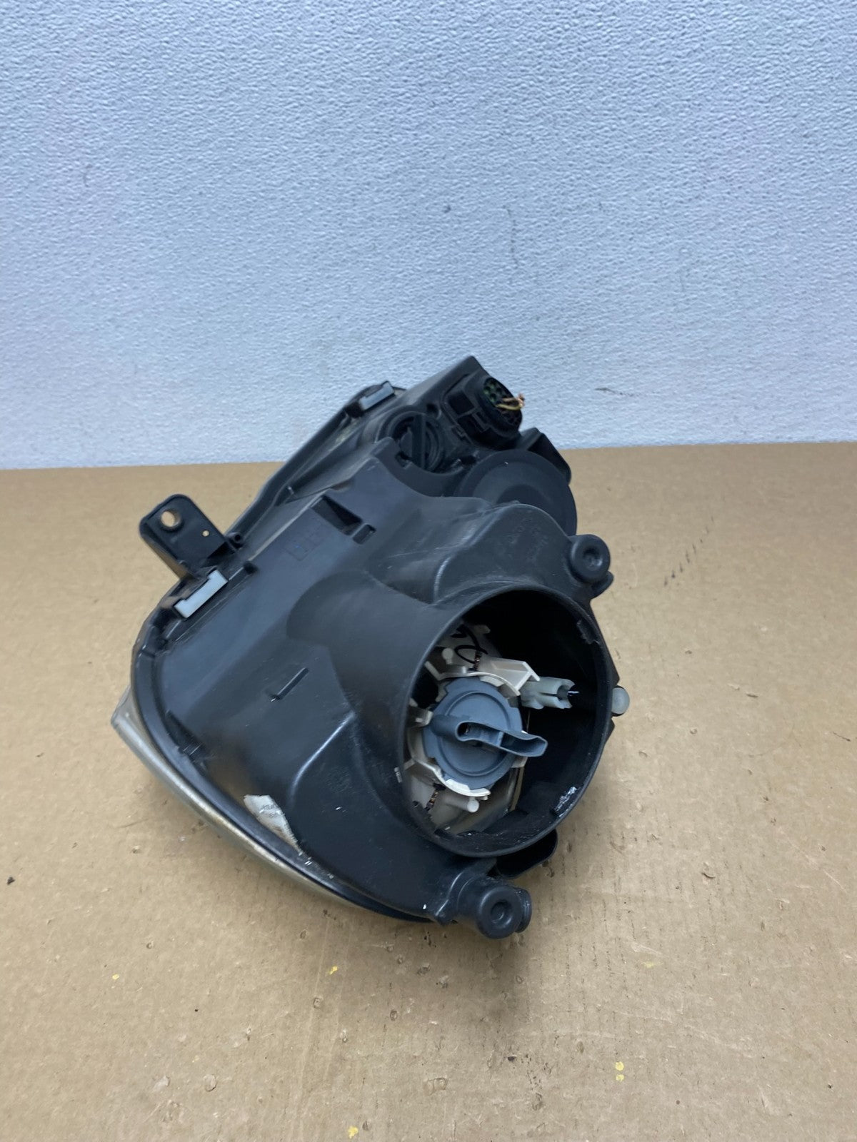 2005 - 2010 Volkswagen Jetta Right Passenger RH Side Headlight Halogen AC1203 DW7