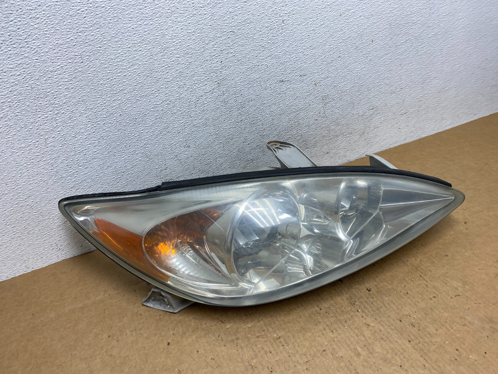 2002 to 2004 Toyota Camry Halogen Headlight Right Passenger Rh AD4707 DW2