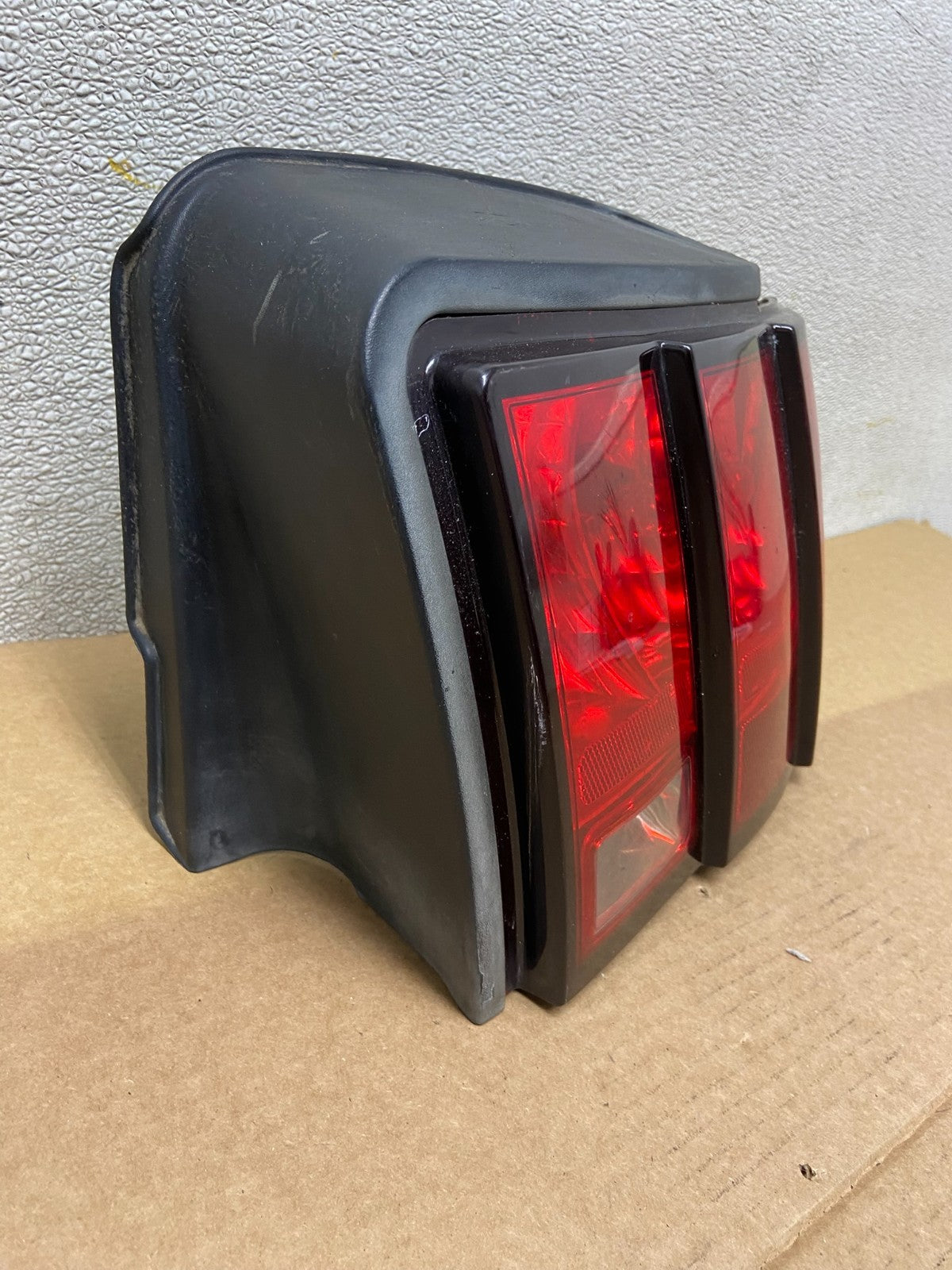 1999-2004 Ford Mustang Right Passenger Rh Side Tail Light OEM AB2586 DW2