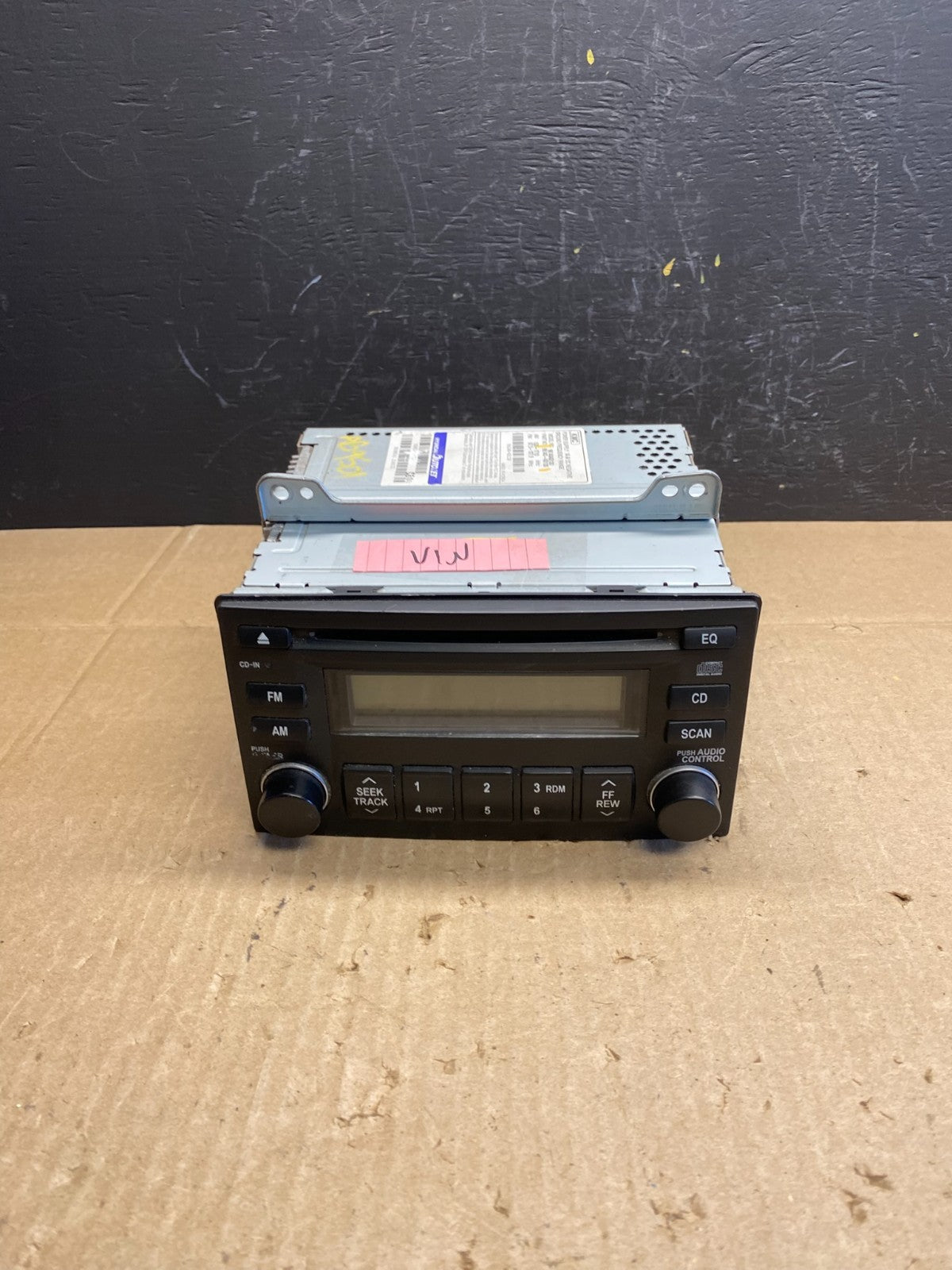 2007 - 2009 Kia Sedona Entourage Radio Stereo Receiver AM FM CD Player AB9501 DG0