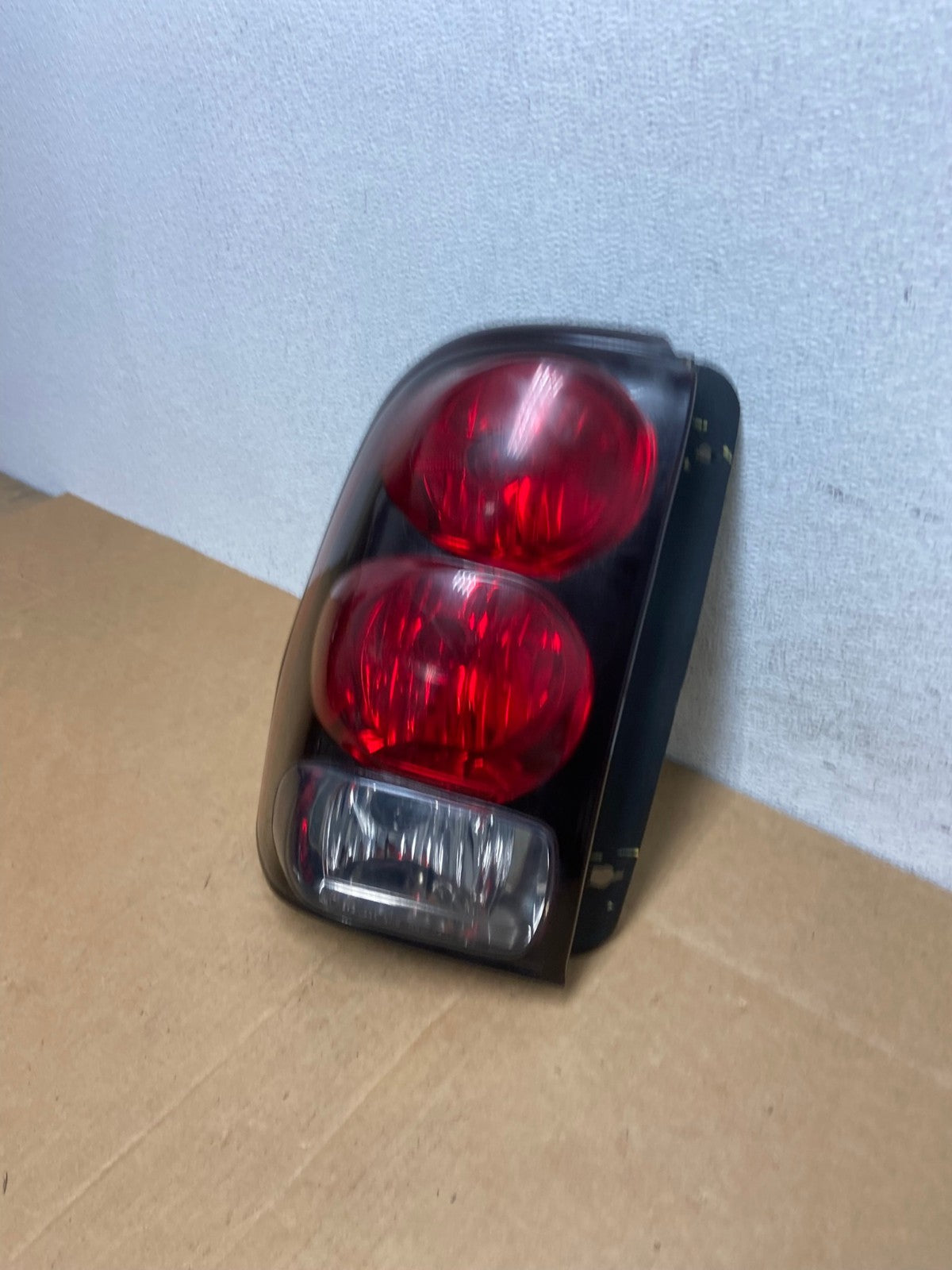 2002 to 2009 Chevrolet Trailblazer Left Driver LH Side Tail Light AD4469 LK1