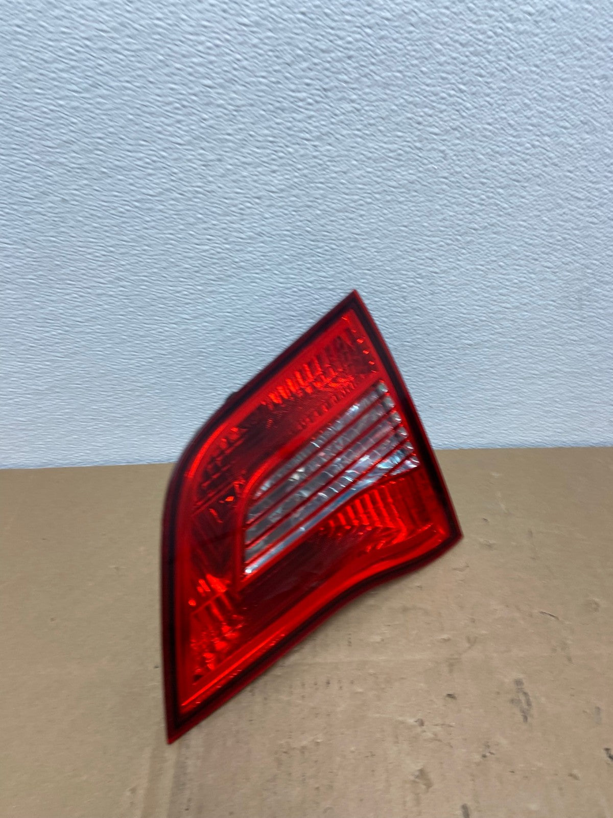2009-2014 Volkswagen Routan Right Passenger Rh Side Inner Tail Light AB6839 LK2