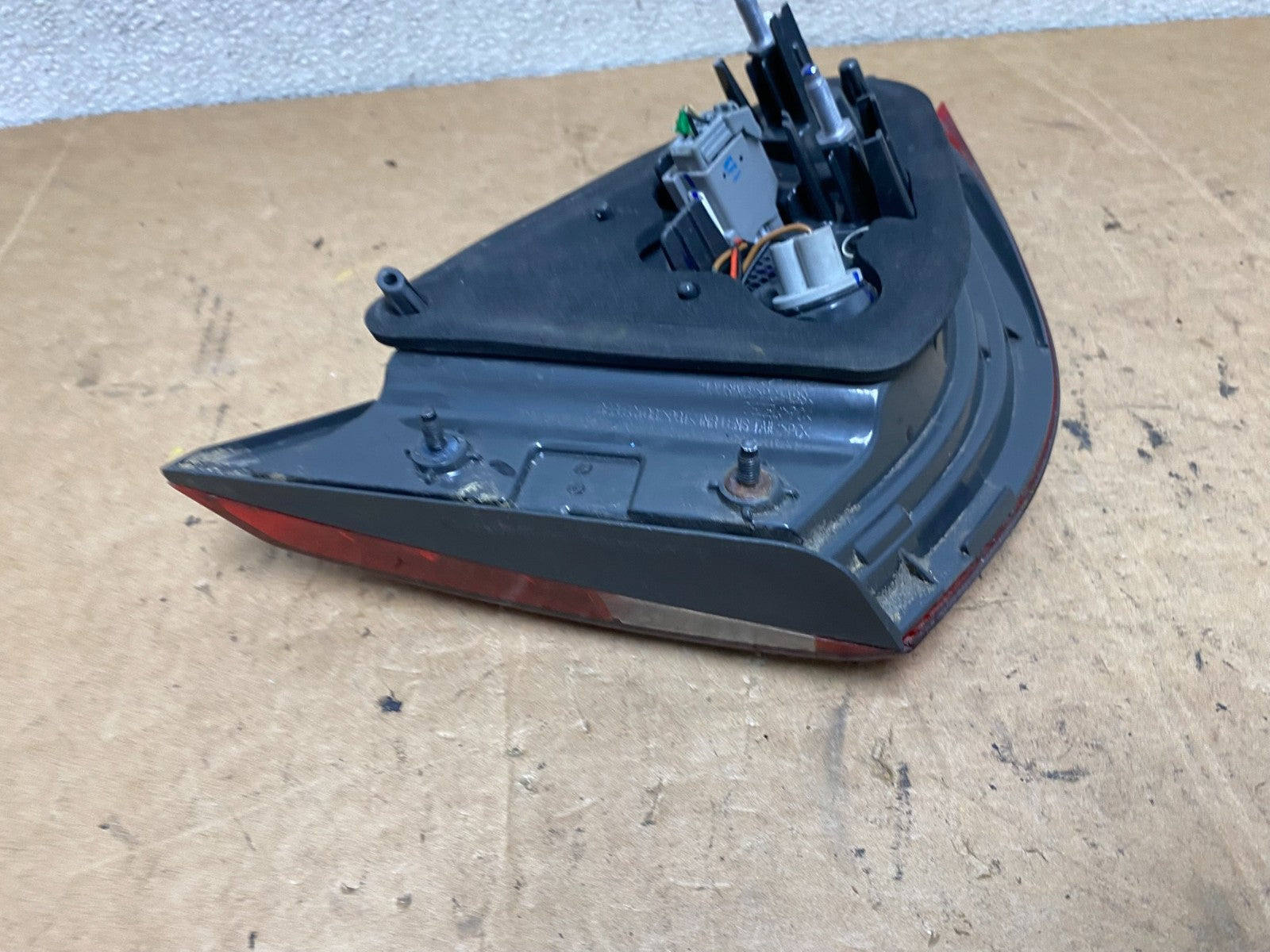 2015 to 2017 Chrysler 200 Sedan Right Passenger Inner Tail Light T2406 DW6