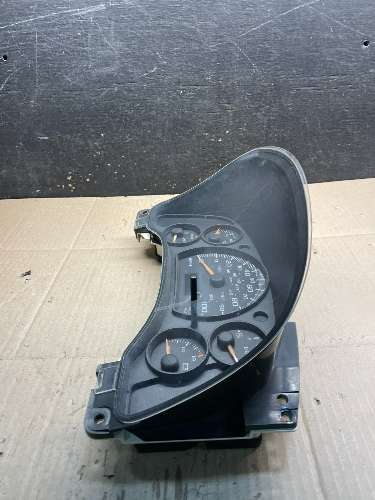 2004 to 2007 Chevrolet Express Speedometer Cluster Gauge OEM X8426 DG6