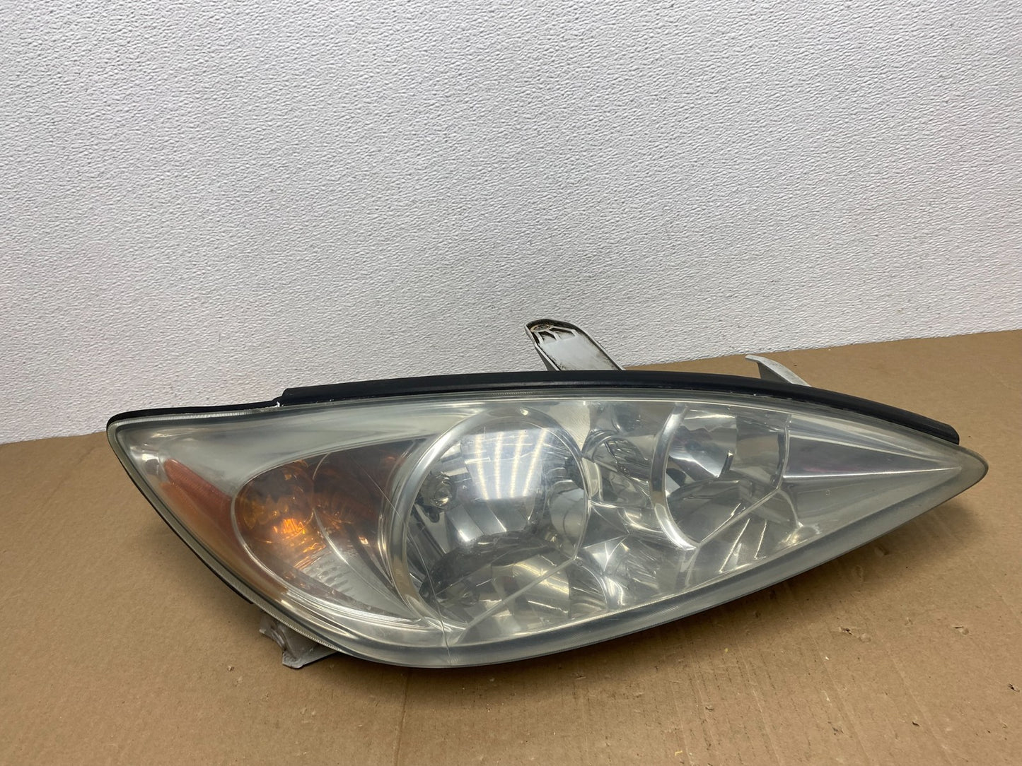 2002 to 2004 Toyota Camry Halogen Headlight Right Passenger Rh OEM AB8105 DW0