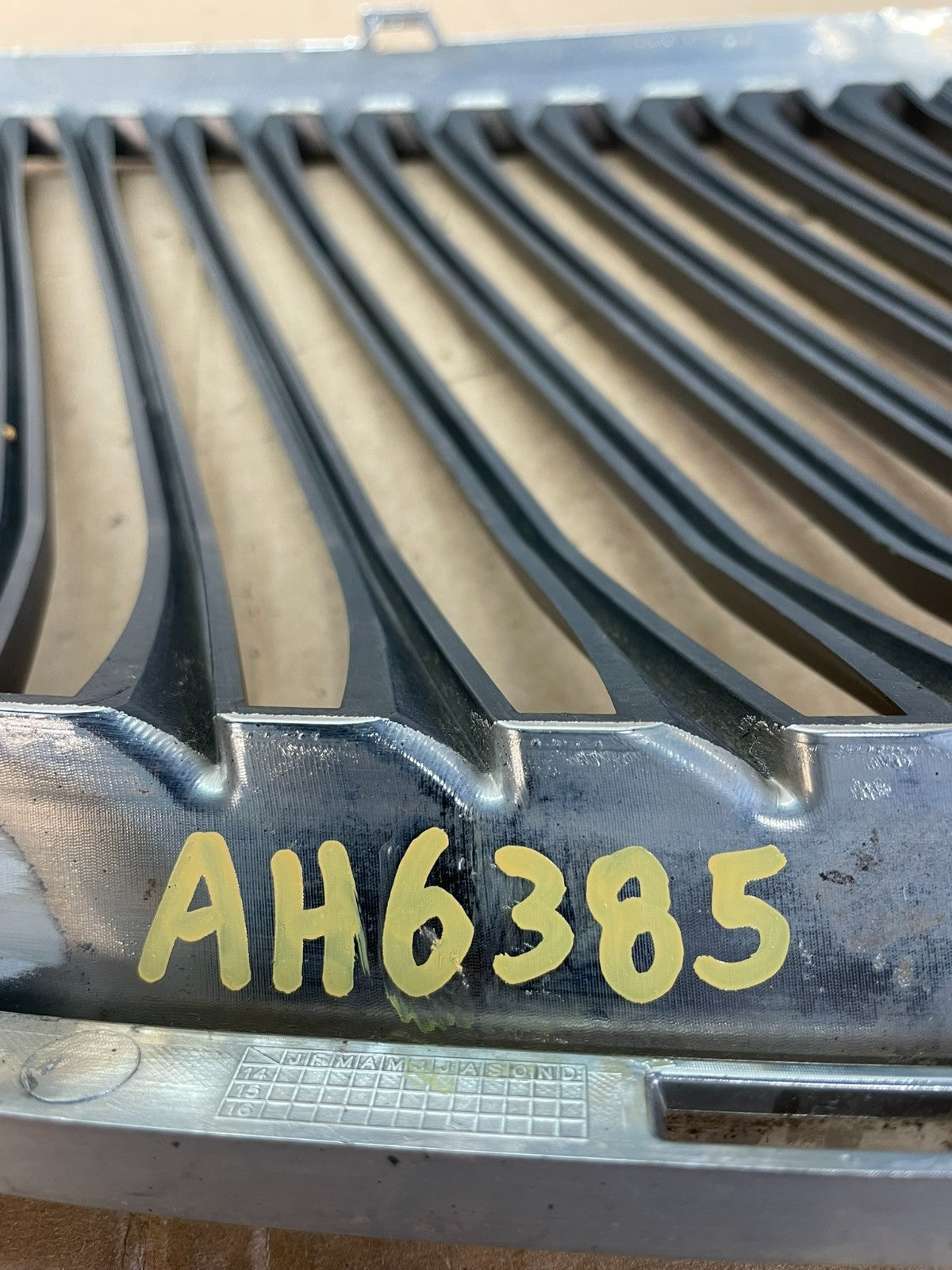 2013 to 2016 Lincoln MKT Left Driver LH Side Front Grill Grille ah6385 DG3