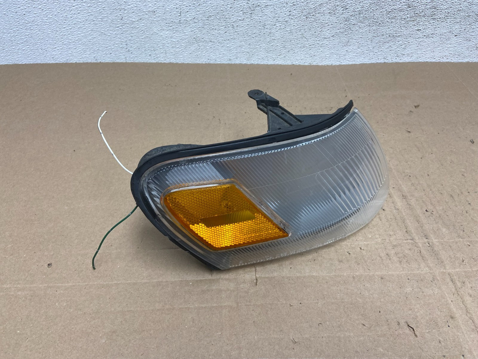 1993 to 1997 Toyota Corolla Right Passenger Corner Marker Turn Signal AE4989 DW2