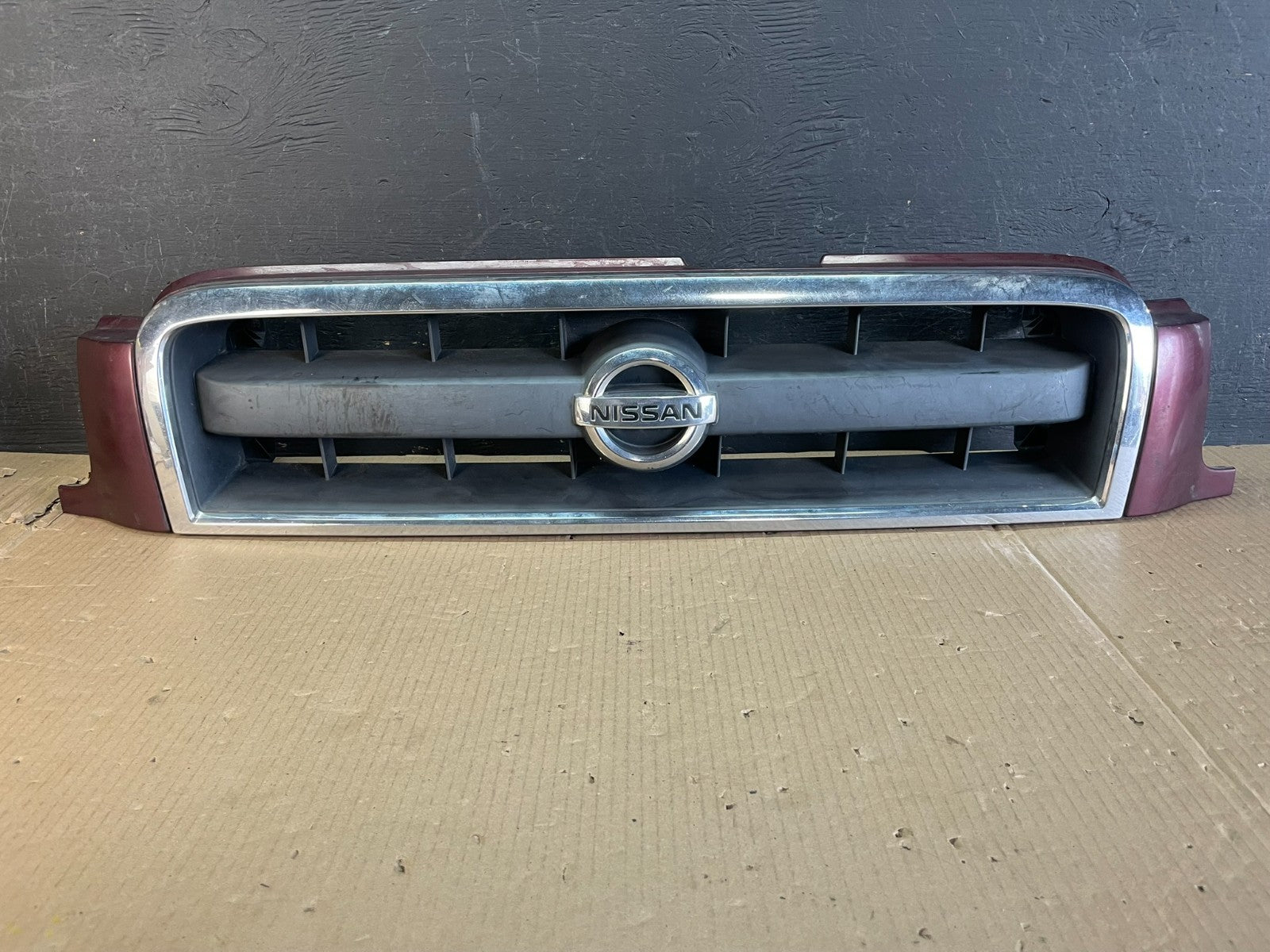 2002 2003 2004 Nissan Pathfinder Front Upper Grill Grille AE3676 DG0