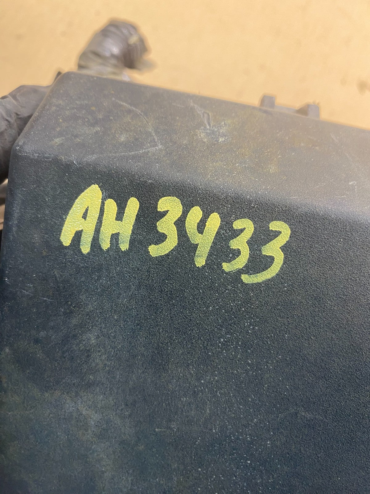 2005 to 2008 Toyota Tacoma Under Hood Fuse Box Relay ah3433 DG6